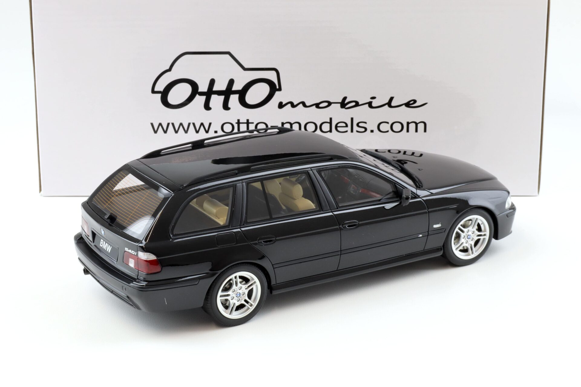 1:18 OTTO mobile OT1013 BMW 540i Touring E39 M-Pack 2001 black