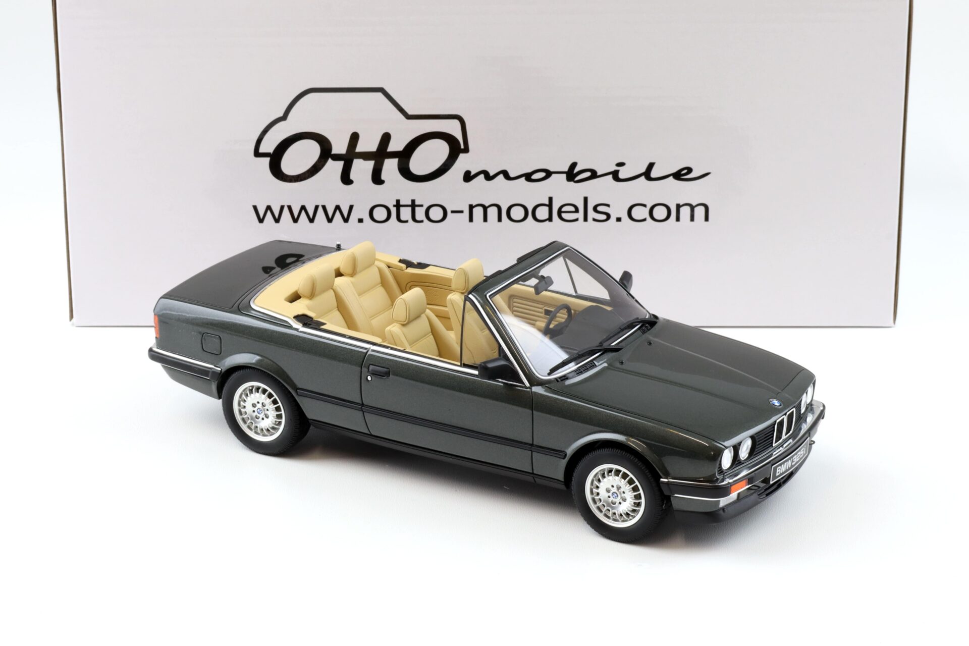1:18 OTTO mobile OT572 BMW 325i E30 Convertible 1988 green metallic