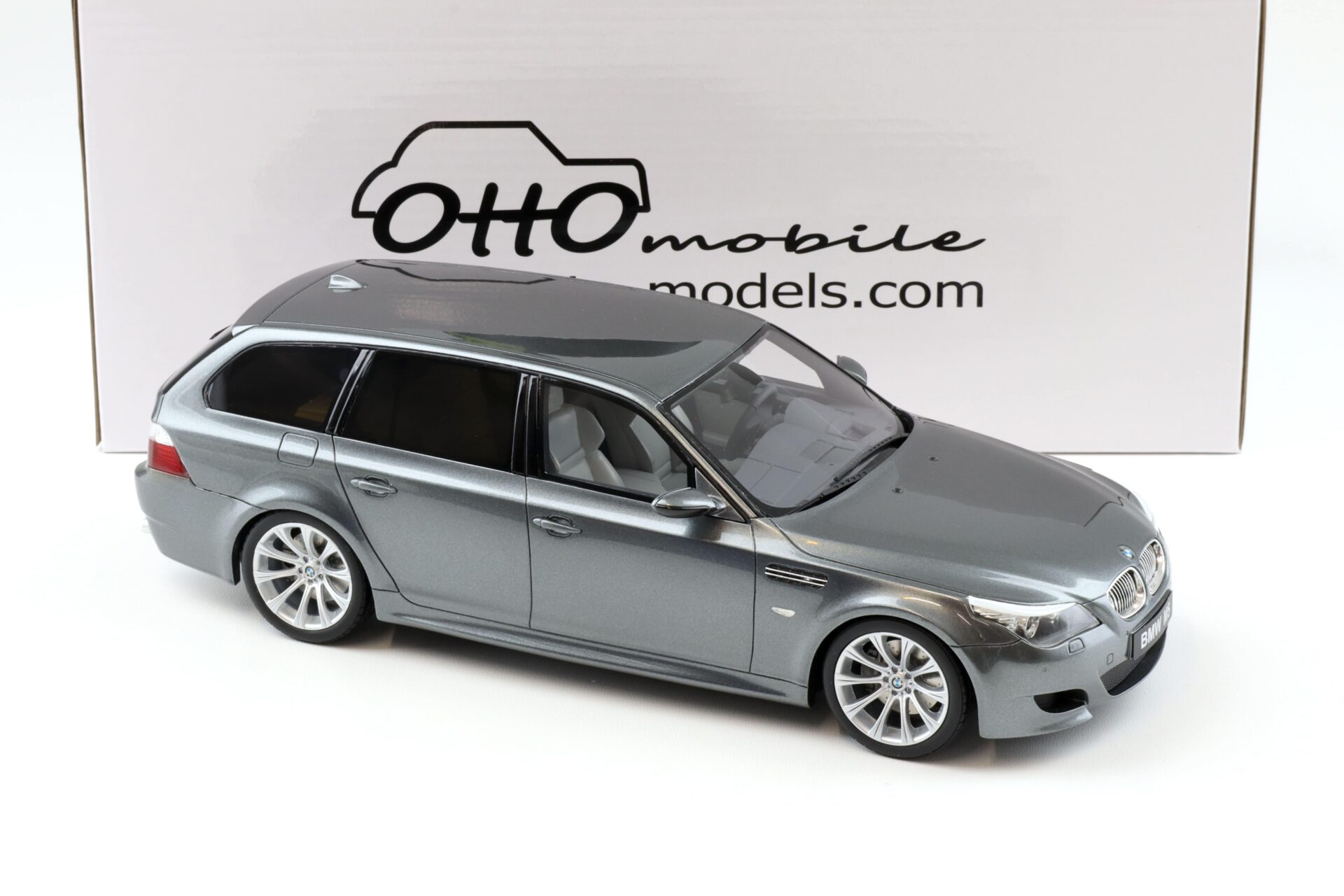 1:18 OTTO mobile OT189 BMW M5 E61 Touring 2007 grey metallic