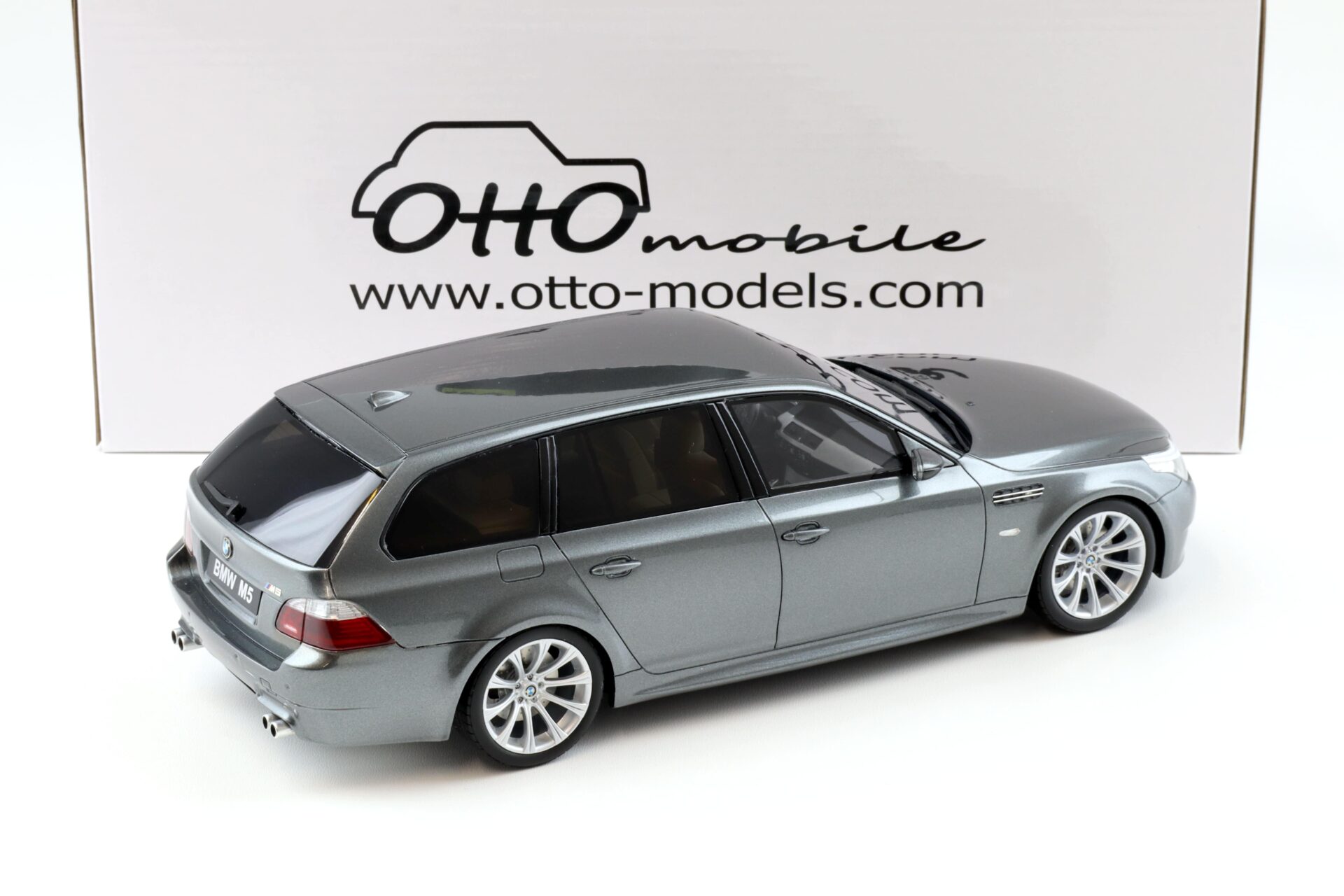 1:18 OTTO mobile OT189 BMW M5 E61 Touring 2007 grey metallic