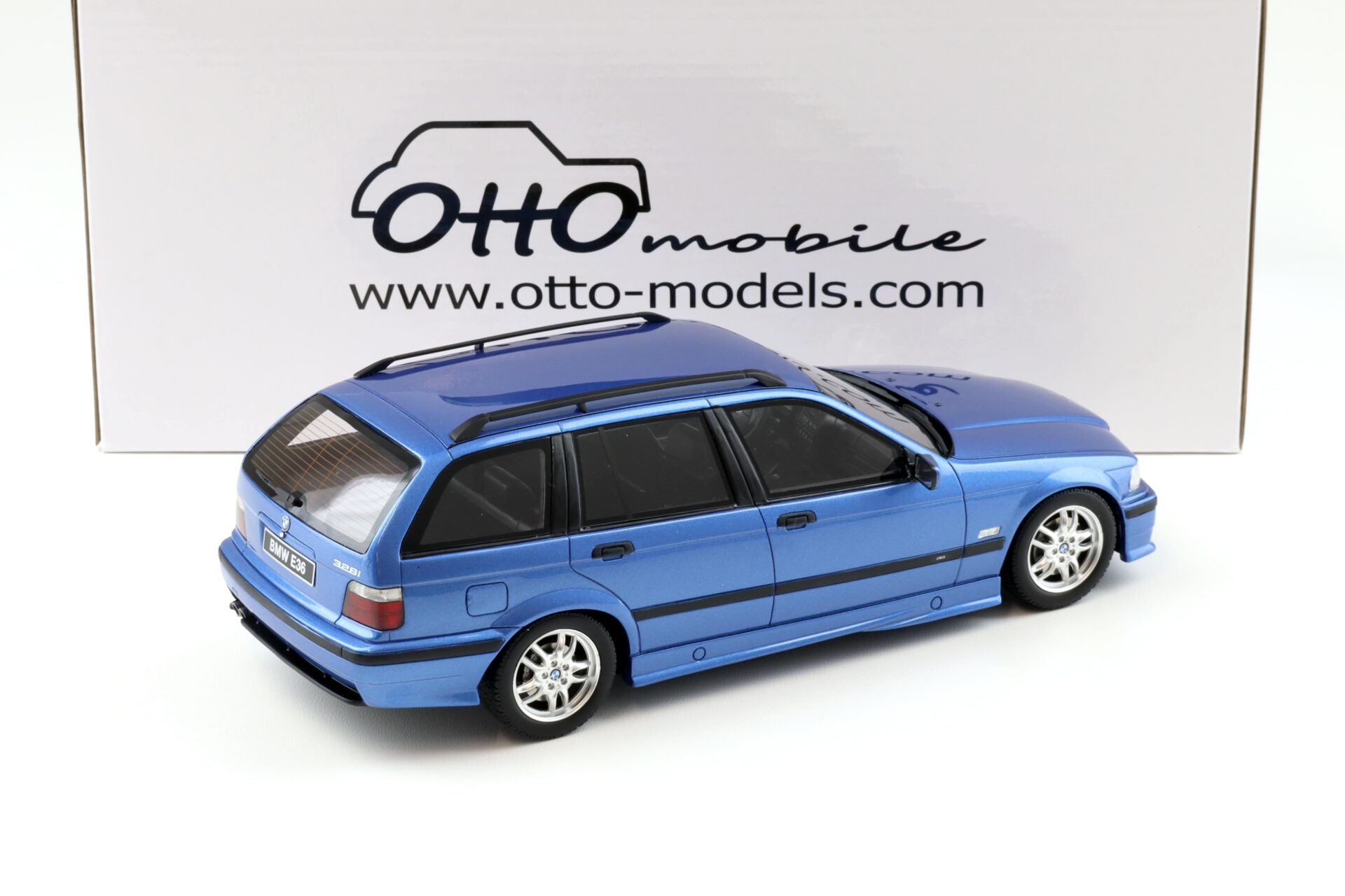 1:18 OTTO mobile OT358 BMW 328i (E36) Touring M-PACK 1997 Estoril blue