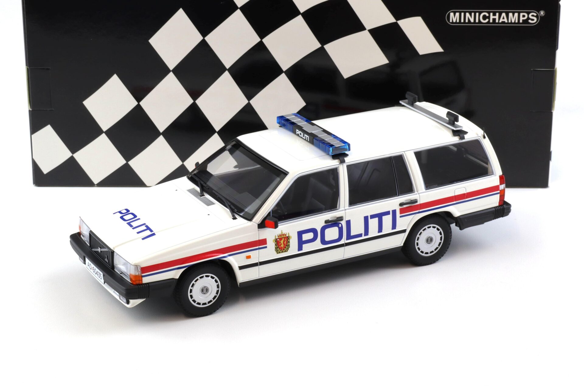 1:18 Minichamps Volvo 740 GL Break 1986 Politi Norway Polizei Police white