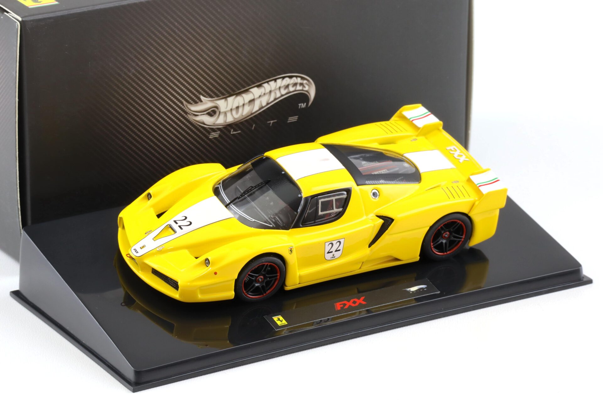 1:43 Hot Wheels Elite Ferrari FXX #22 yellow/ white stripe N5612