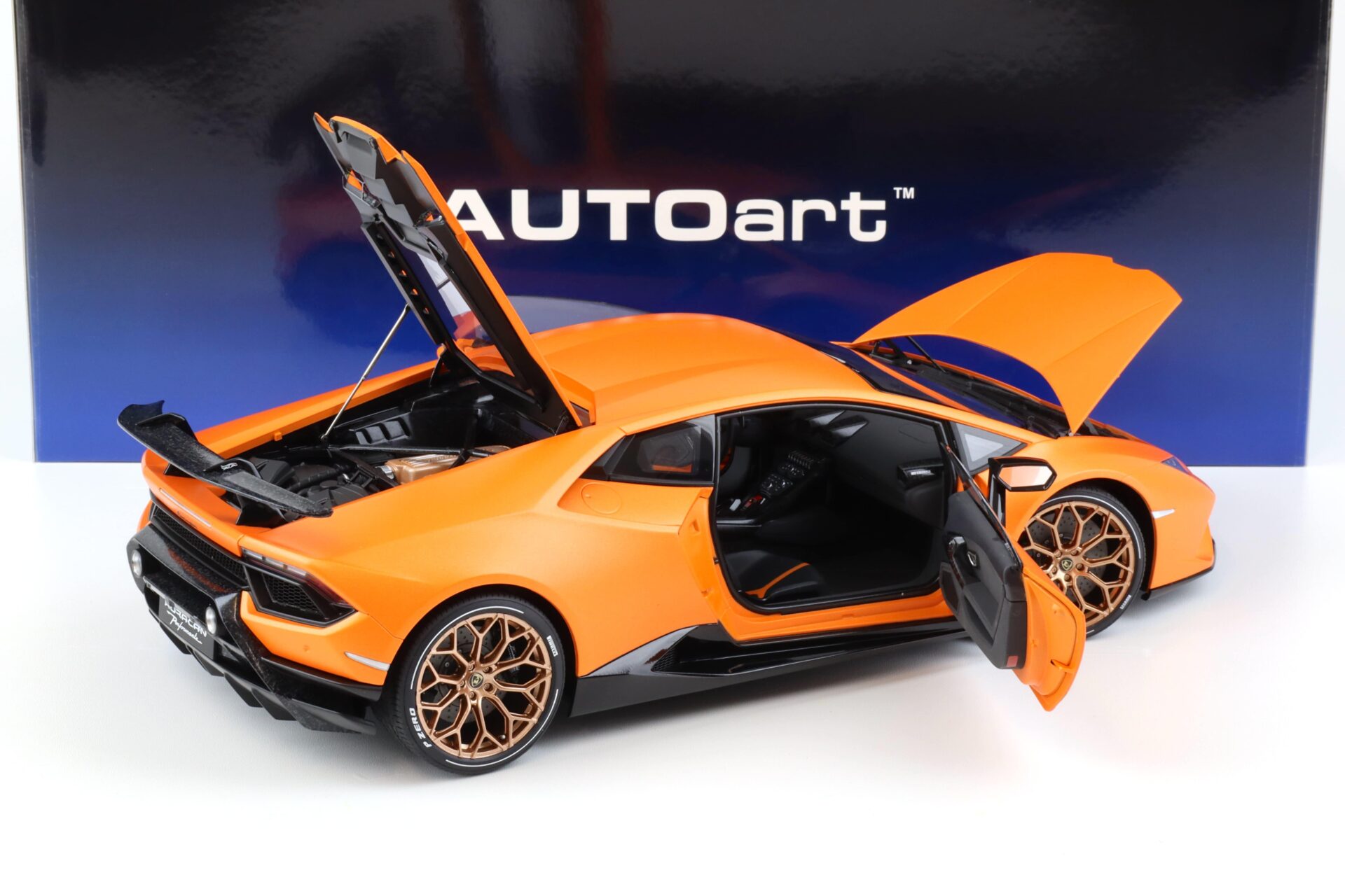 1:12 AUTOart Lamborghini Huracan Performante 2017 arancio anthaeus/ matt orange 12076