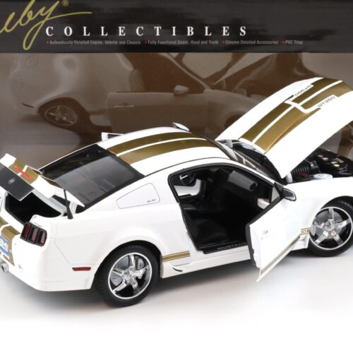 1:18 Shelby Collectibles 2012 Ford Shelby GT350 Coupe white/ gold stripes