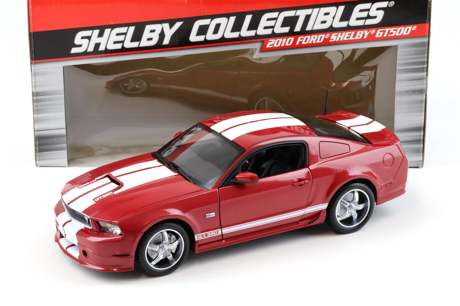1:18 Shelby Collectibles 2011 Ford Shelby GT350 Coupe red/ white stripes