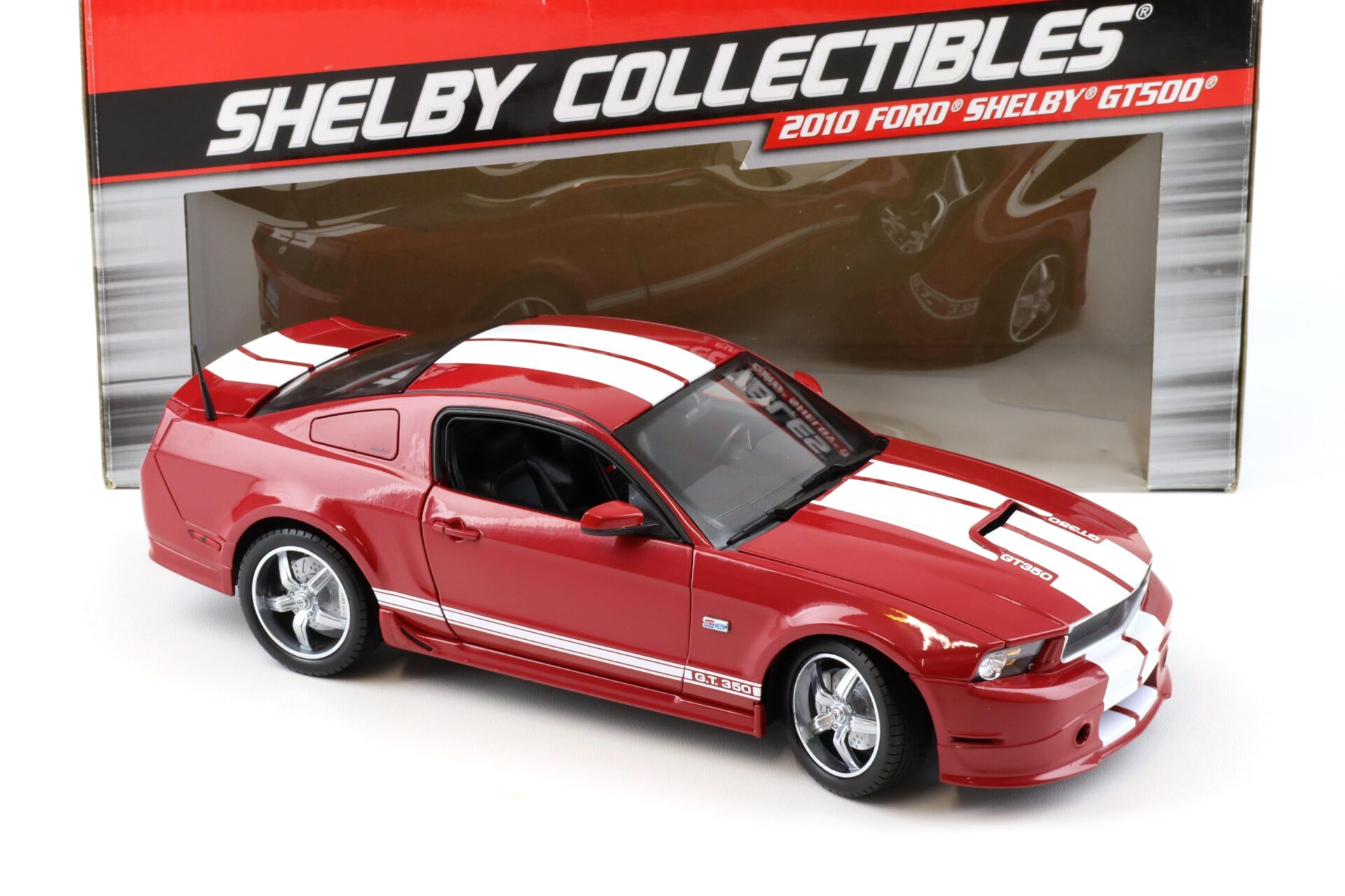 1:18 Shelby Collectibles 2011 Ford Shelby GT350 Coupe red/ white stripes