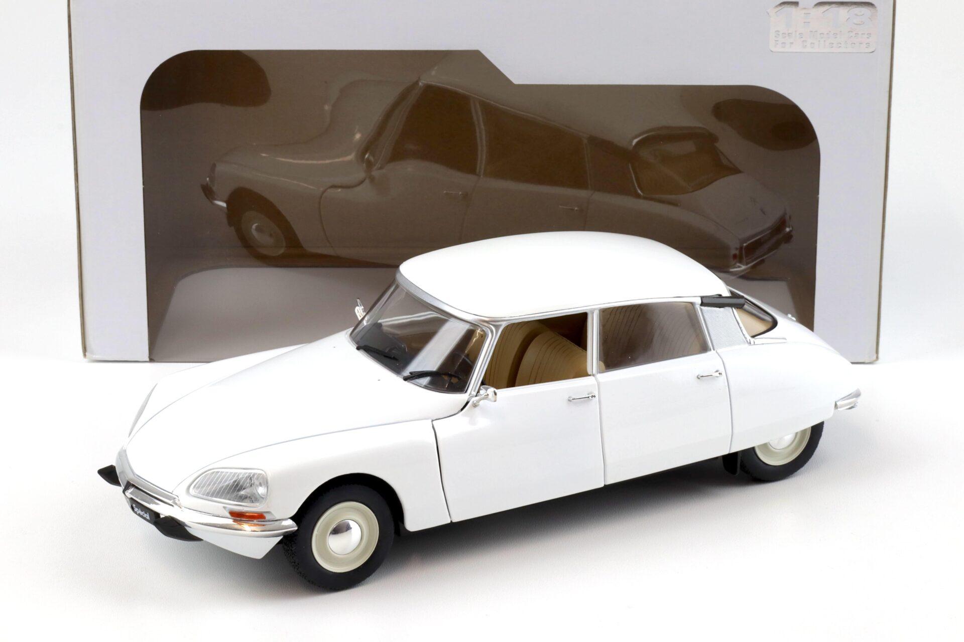 1:18 Solido Citroen D Special 1972 white