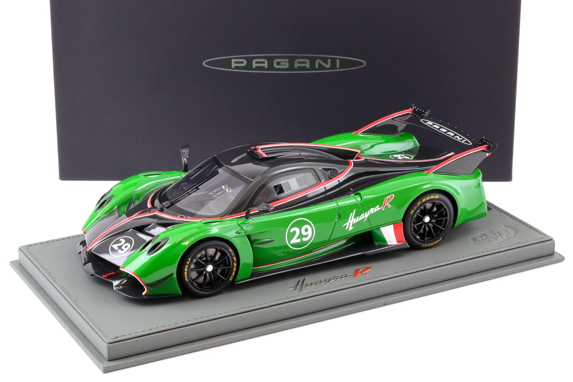 1:18 BBR Pagani Huayra R Gloss black Carbon/ verde prato - Limited 100 pcs.