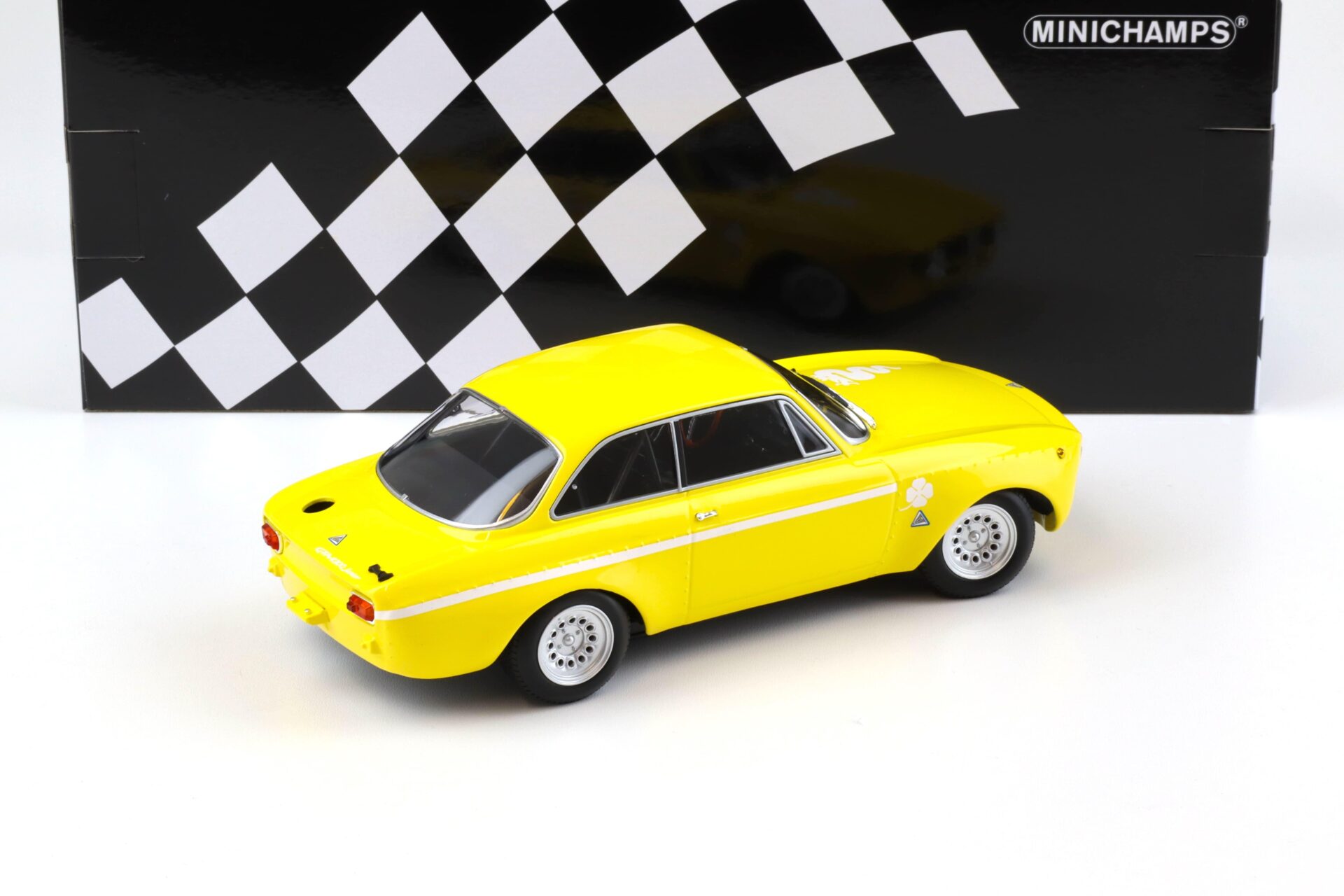1:18 Minichamps Alfa Romeo GTA 1300 Junior 1971 yellow