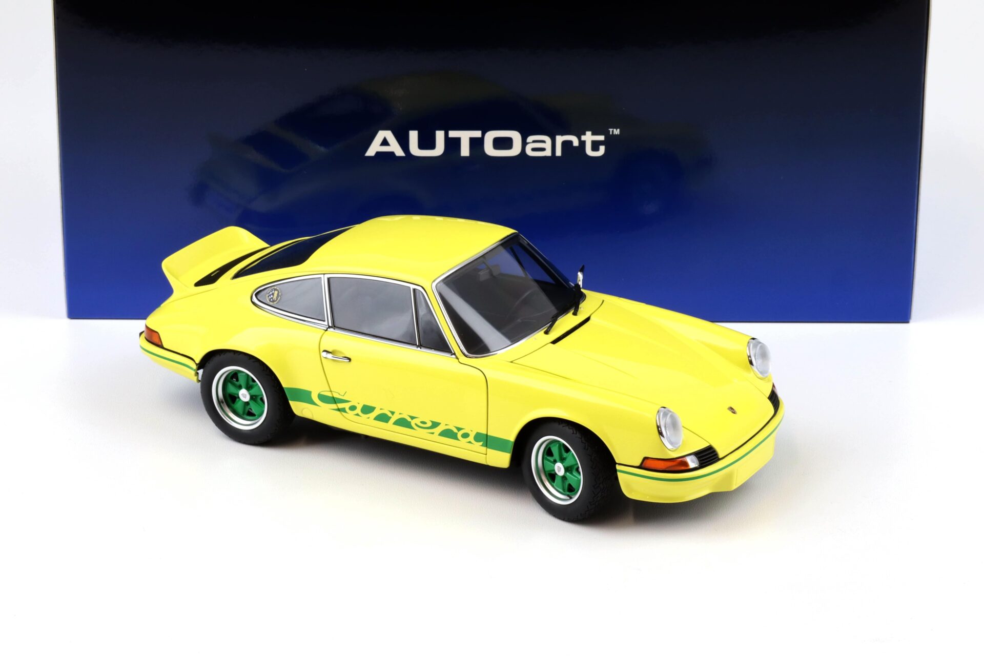 1:18 AUTOart Porsche 911 Carrera RS 2.7 light yellow/ green stripes 78033