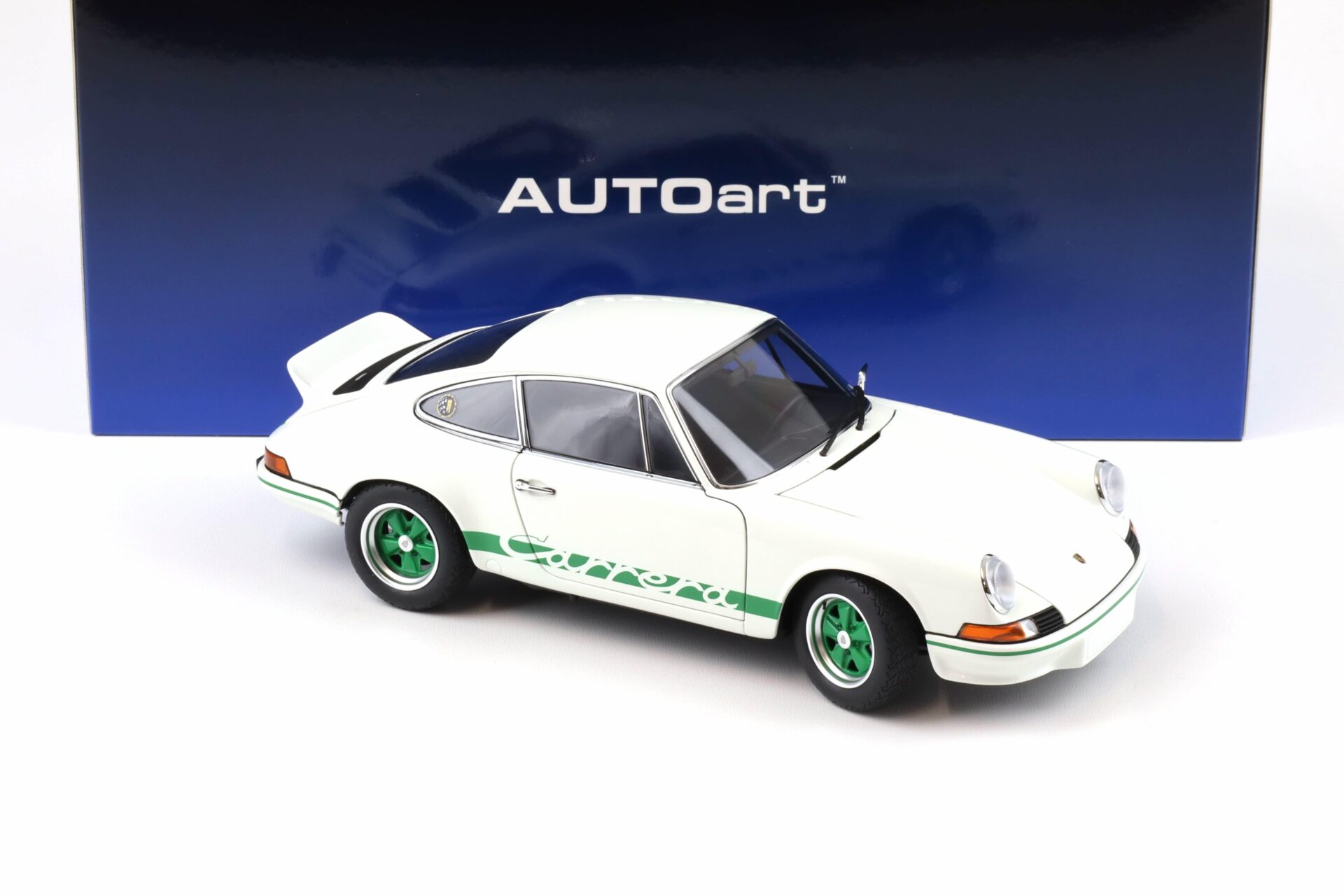 1:18 AUTOart Porsche 911 Carrera RS 2.7 Grand Prix white/ green stripes 78031