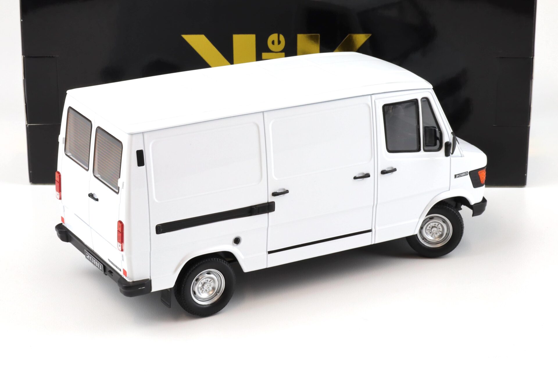 1:18 KK-Scale Mercedes 208D Kastenwagen Delivery Van white
