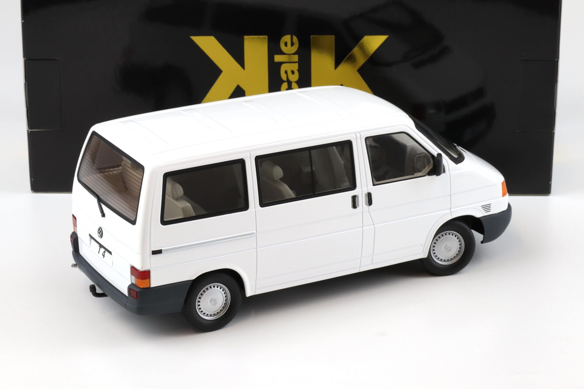 1:18 KK-Scale VW T4 Caravelle Bus 1992 white