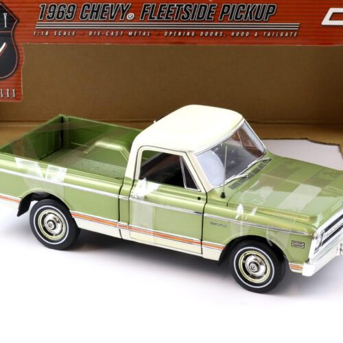 1:18 Highway61 Chevrolet Chevy Fleetside CST/10 Pickup 1969 green metallic/ white