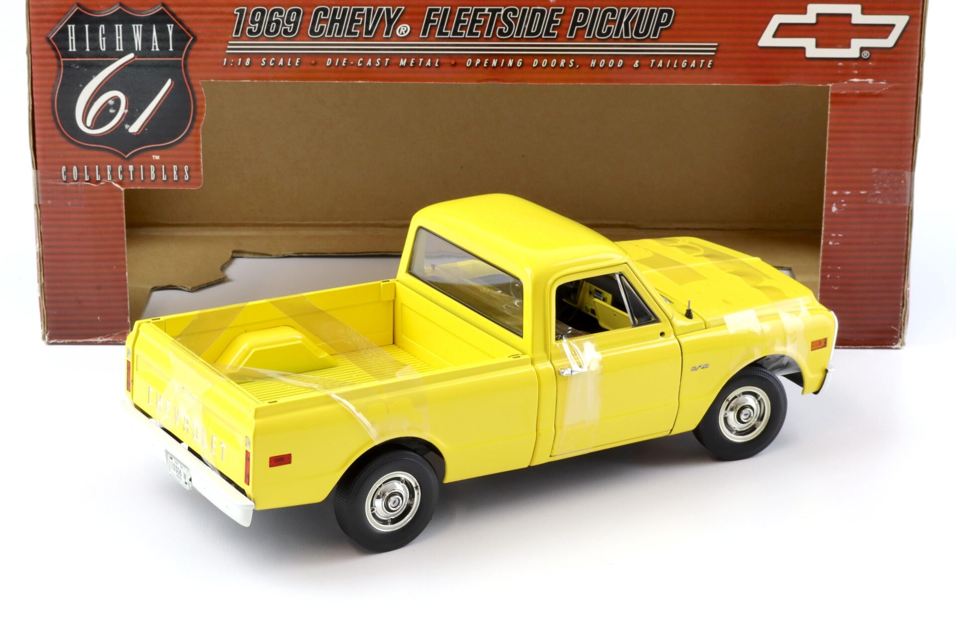 1:18 Highway61 Chevrolet Chevy Fleetside C/10 Pickup 1969 yellow