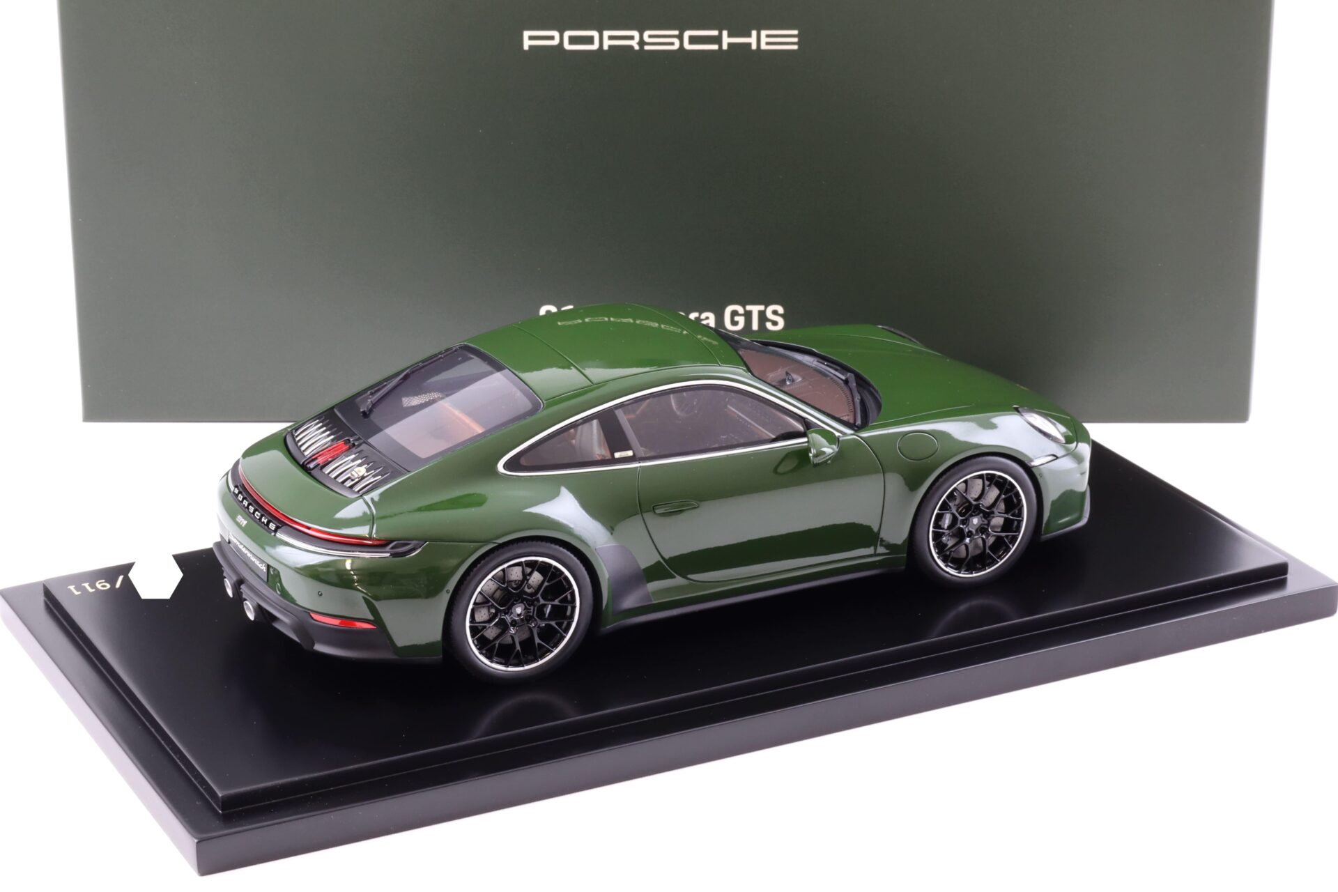 1:18 Spark Porsche 911 992.2 Carrera GTS Cuarenta Quercusverde WAP DEALER