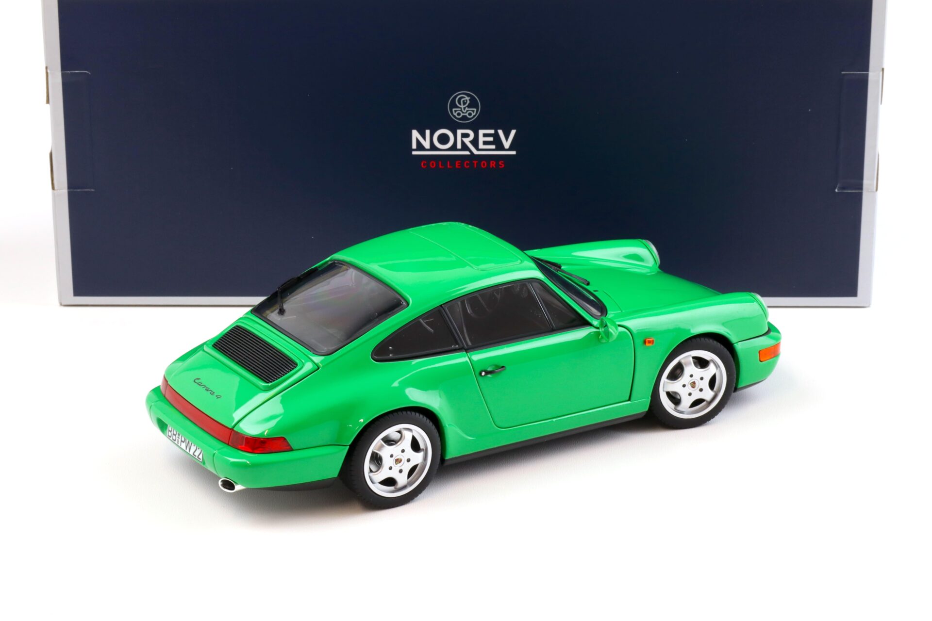 1:18 Norev Porsche 911 (964) Carrera 4 Coupe 1990 Signal green - Limited 504 pcs.