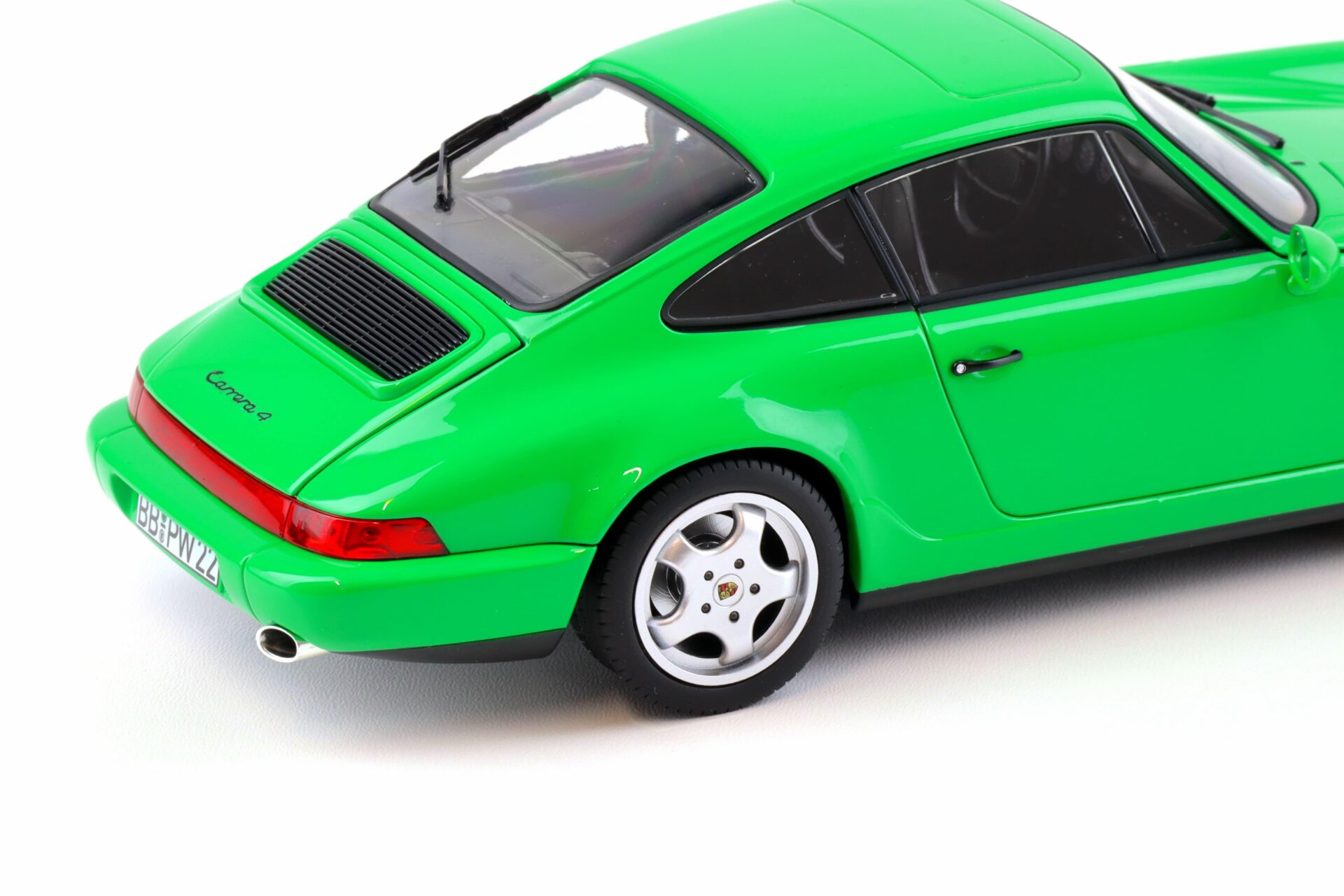 1:18 Norev Porsche 911 (964) Carrera 4 Coupe 1990 Signal green - Limited 504 pcs.