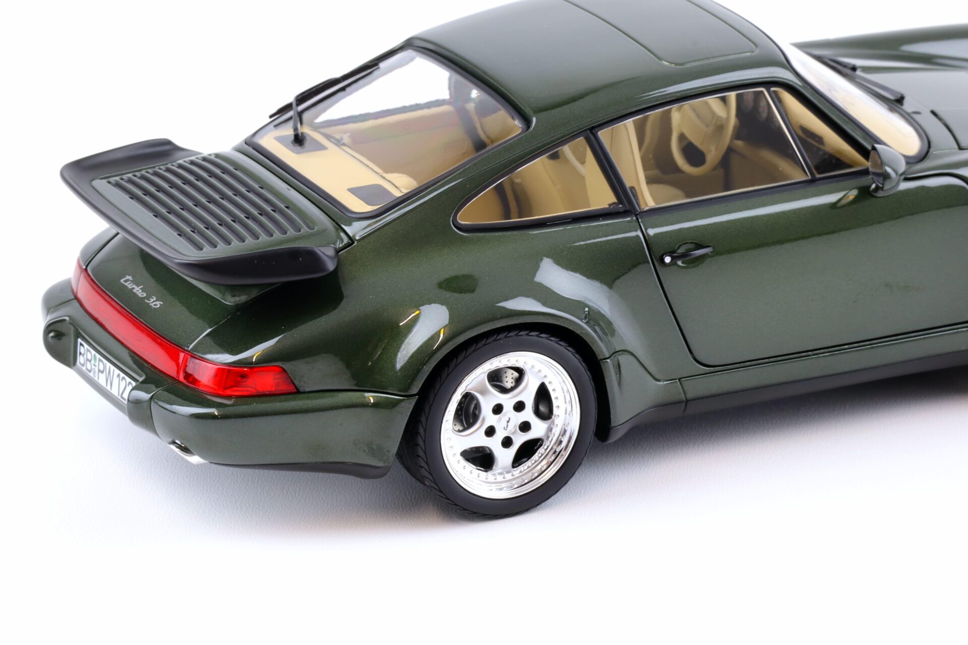 1:18 Norev Porsche 911 964 Turbo 3.6 Coupe 1993 Oak green metallic - Limited 999 pcs.