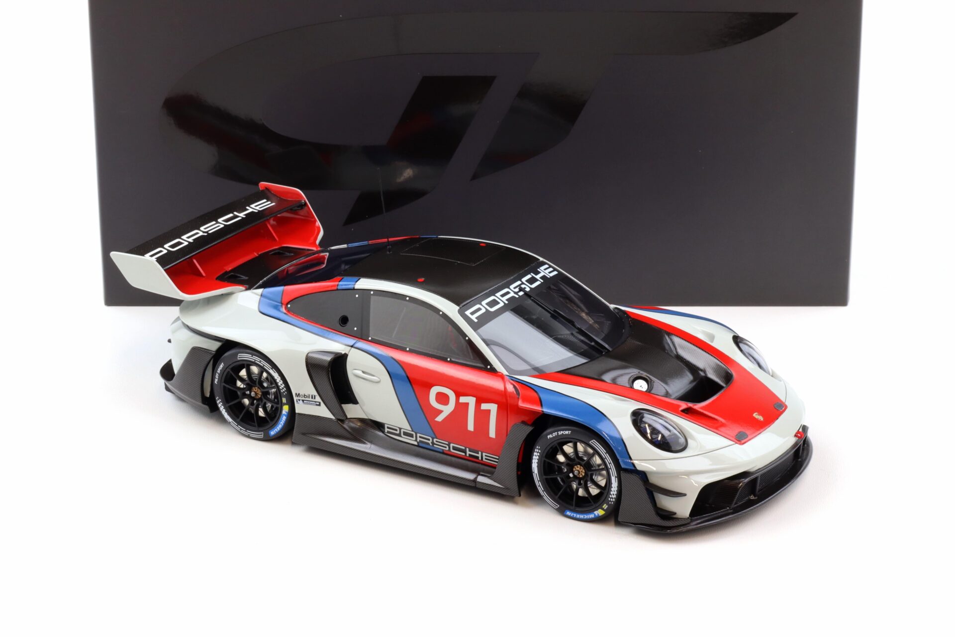 1:18 GT Spirit GT495 Porsche 911 992 GT3 R Rennsport 2023 #911
