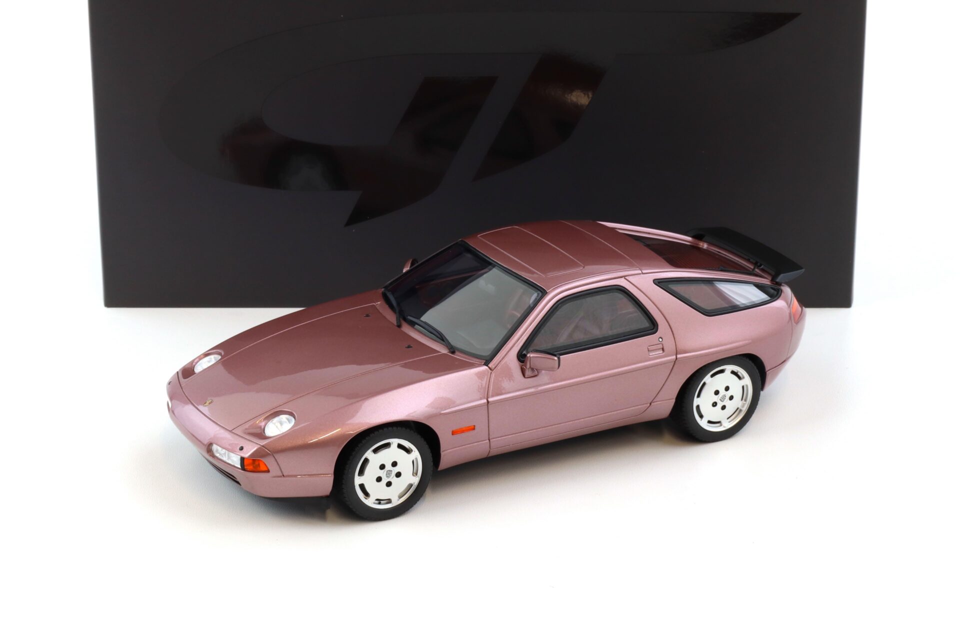 1:18 GT Spirit GT524 Porsche 928 S Coupe Cassis red metallic 1980