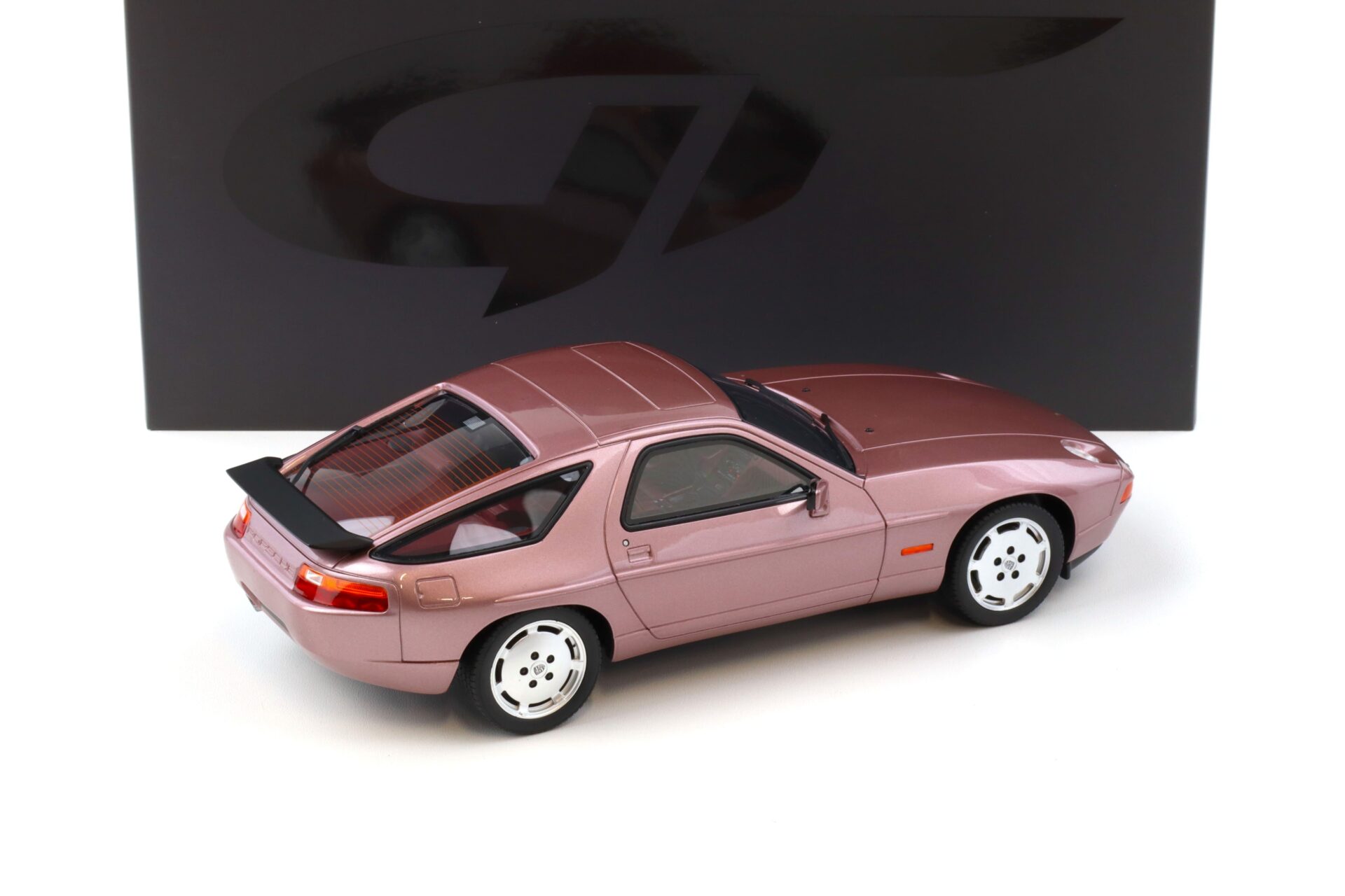 1:18 GT Spirit GT524 Porsche 928 S Coupe Cassis red metallic 1980