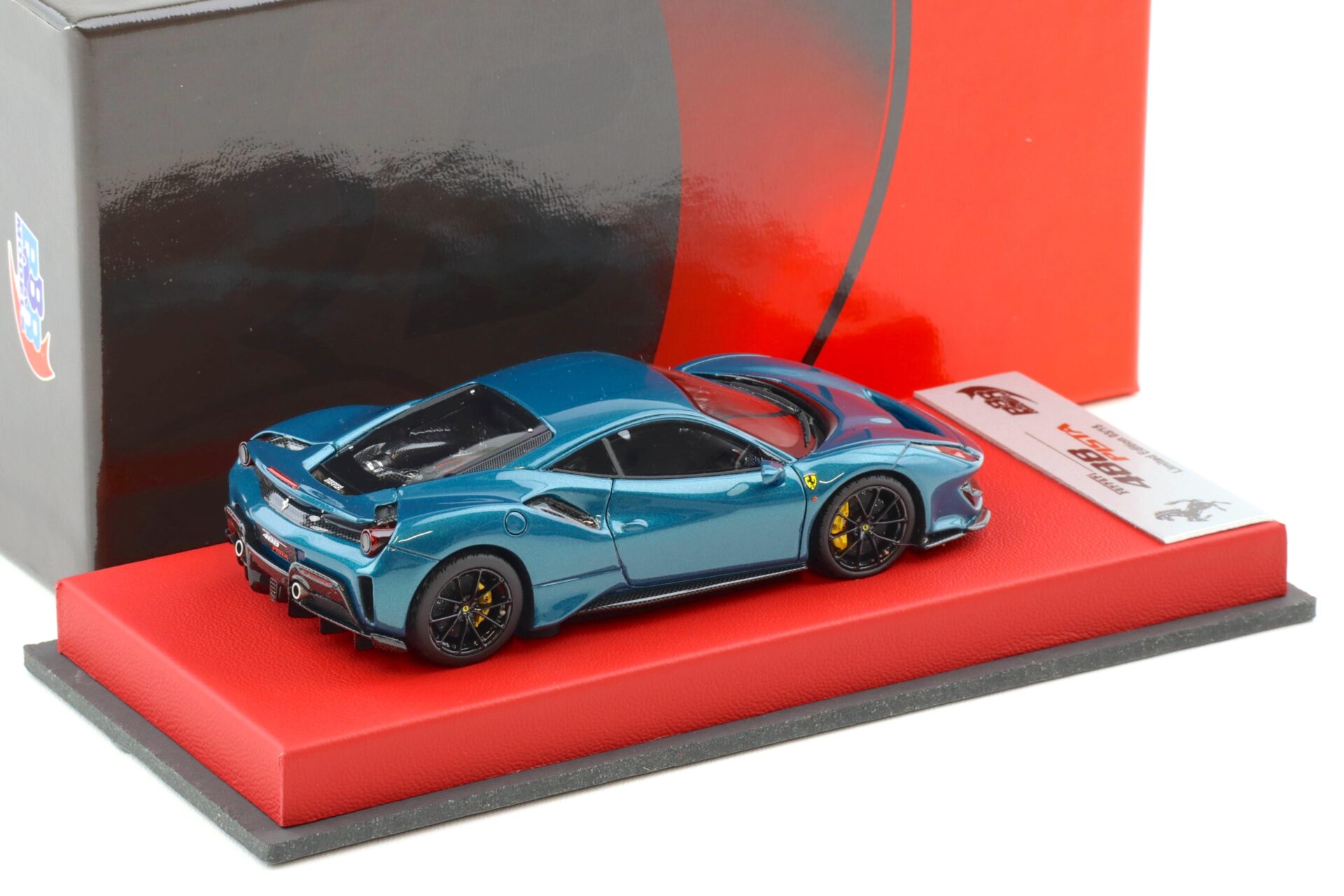 1:43 BBR Ferrari 488 Pista Blu Capri with leather base - Limited 15 pcs.