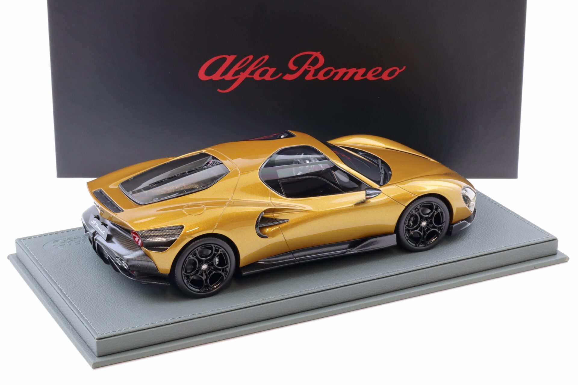 1:18 BBR Alfa Romeo 33 Stradale Ocra gold metallic - Limited 133 pcs.