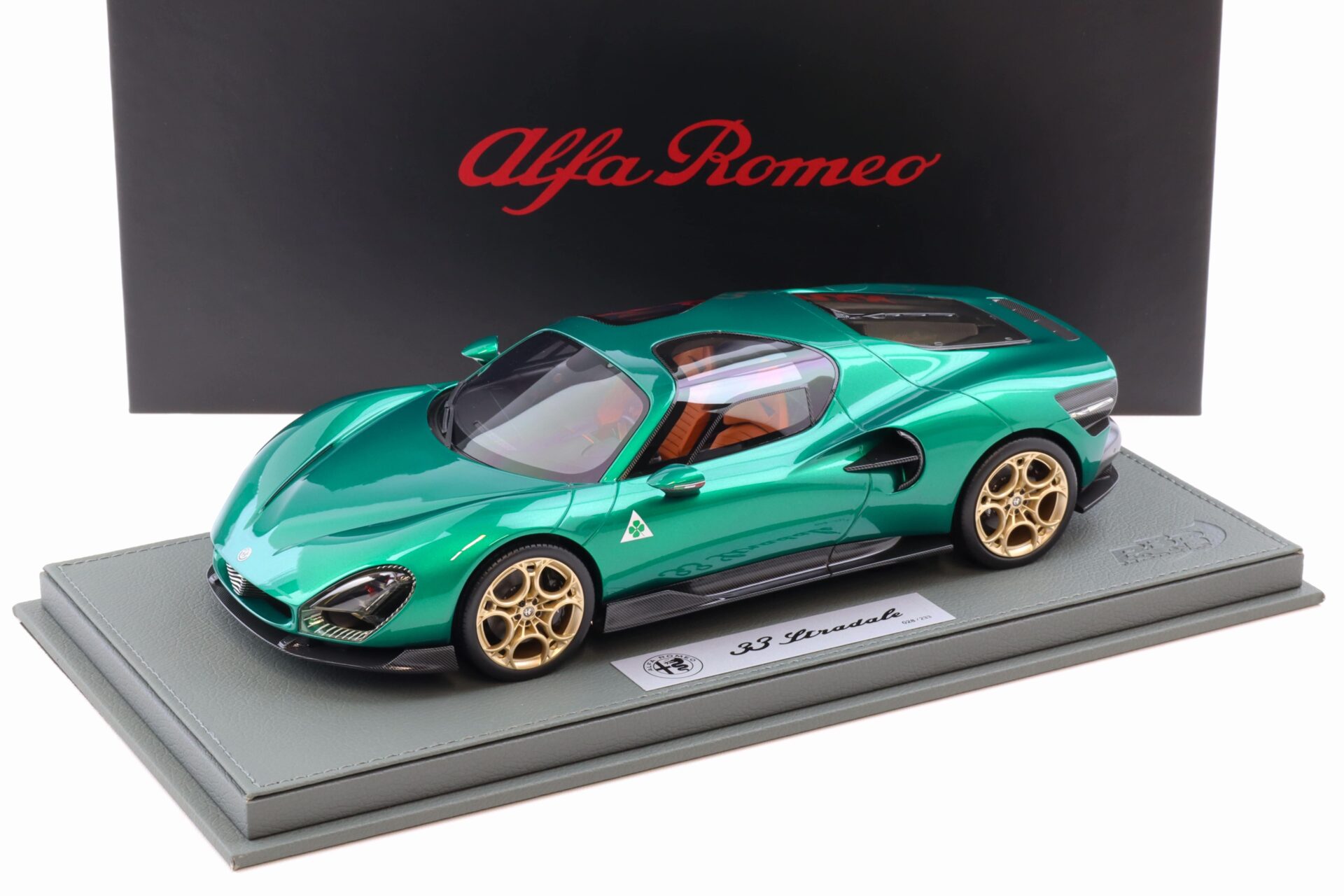 1:18 BBR Alfa Romeo 33 Stradale Verde Montreal green metallic - Limited 233 pcs.