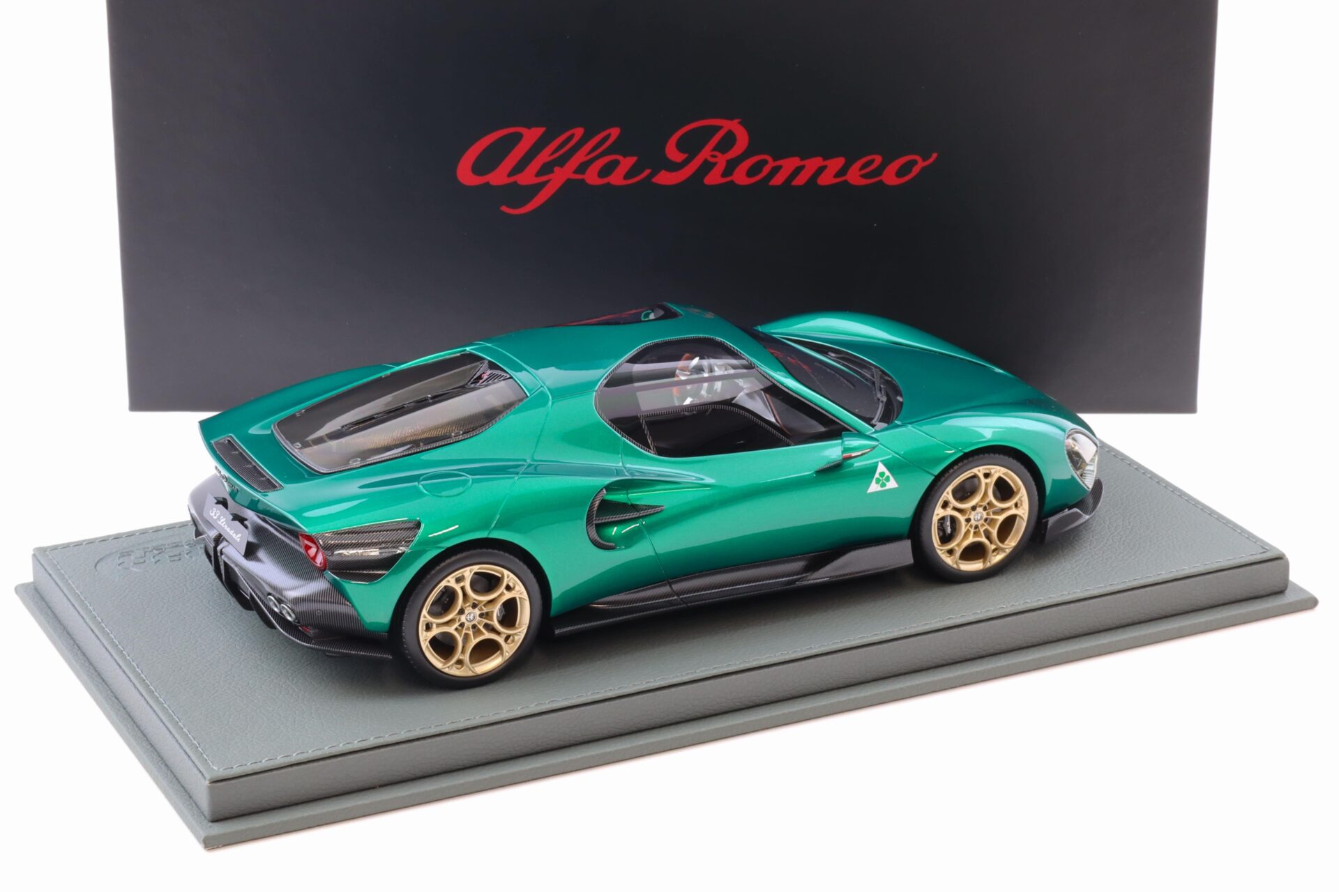 1:18 BBR Alfa Romeo 33 Stradale Verde Montreal green metallic - Limited 233 pcs.