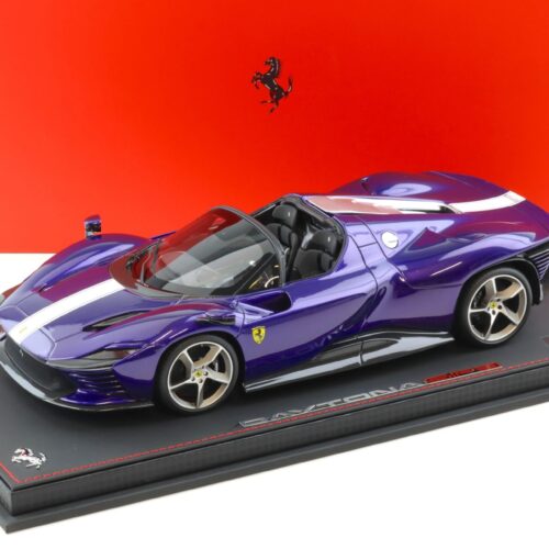 1:18 BBR Ferrari SP3 Daytona tetto aperto Viola Dino/ white stripe - Limited 42 pcs.