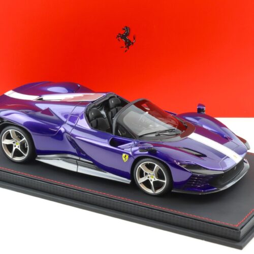 1:18 BBR Ferrari SP3 Daytona tetto aperto Viola Dino/ white stripe - Limited 42 pcs.