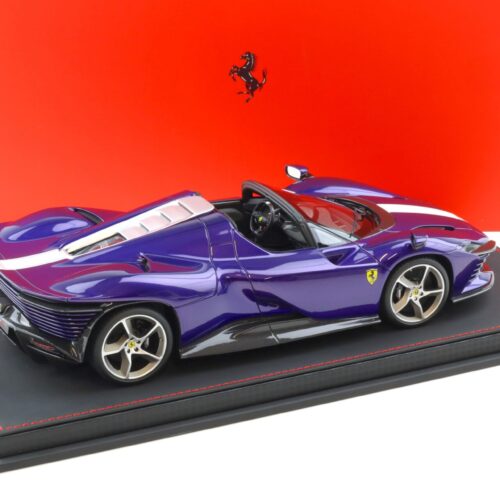 1:18 BBR Ferrari SP3 Daytona tetto aperto Viola Dino/ white stripe - Limited 42 pcs.