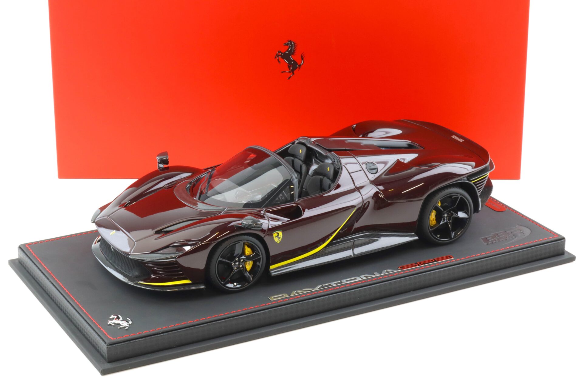 1:18 BBR Ferrari SP3 Daytona tetto aperto Rosso Rubino/ yellow - Limited 79 pcs.