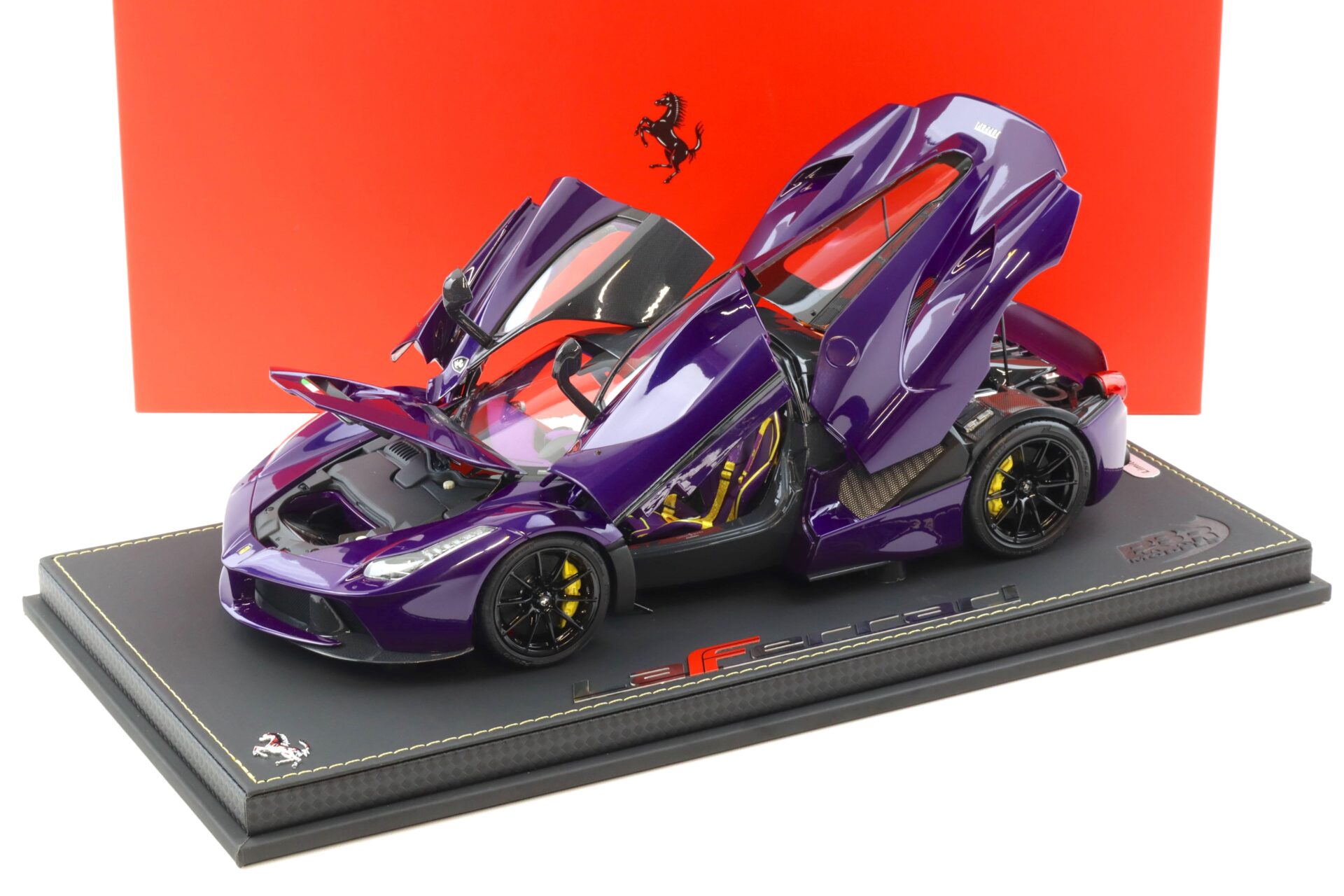 1:18 BBR Ferrari LaFerrari purple Dubai/ Viola Vio 2012 with Showcase - Limited 300 pcs.