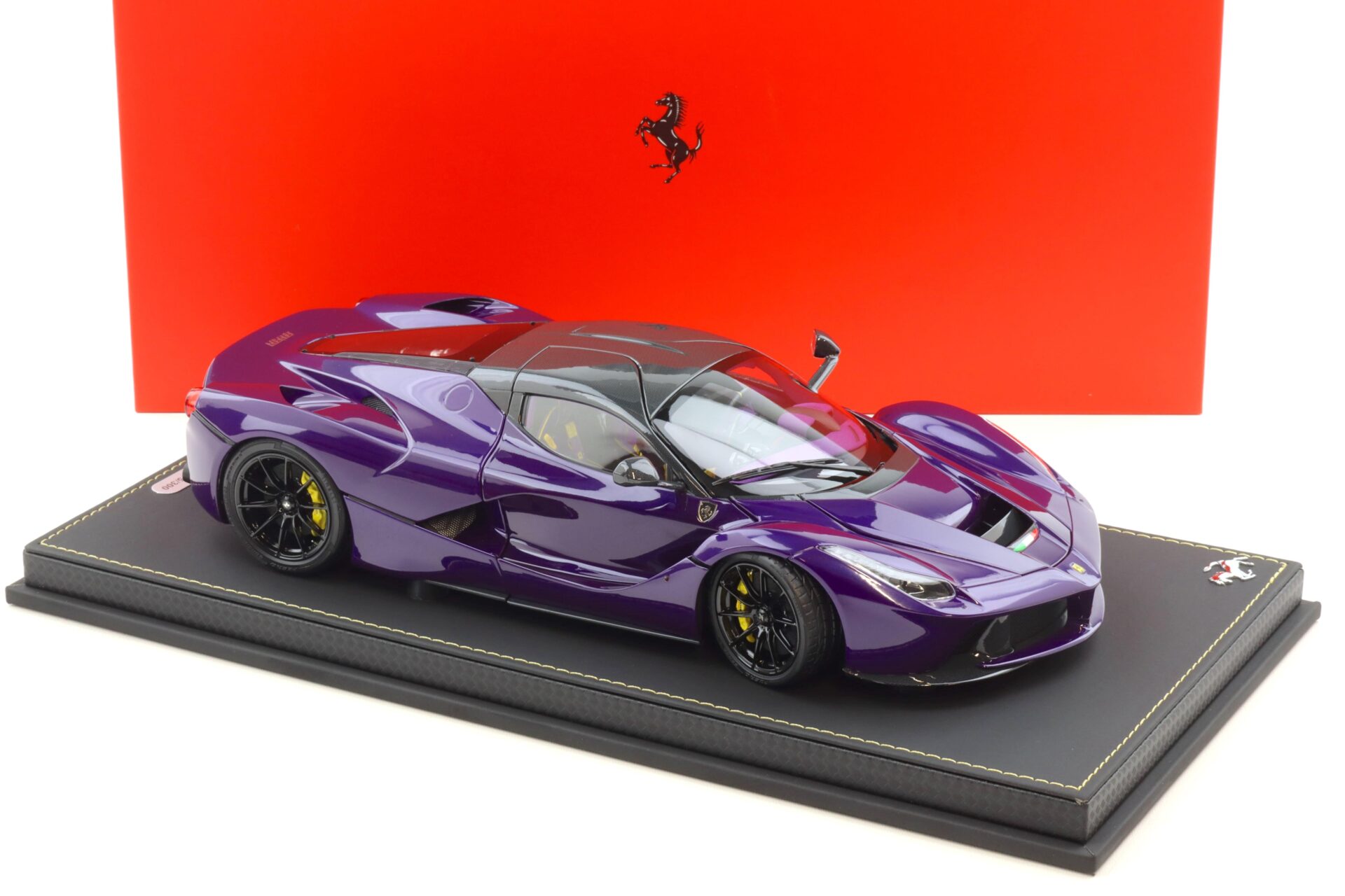 1:18 BBR Ferrari LaFerrari purple Dubai/ Viola Vio 2012 with Showcase - Limited 300 pcs.