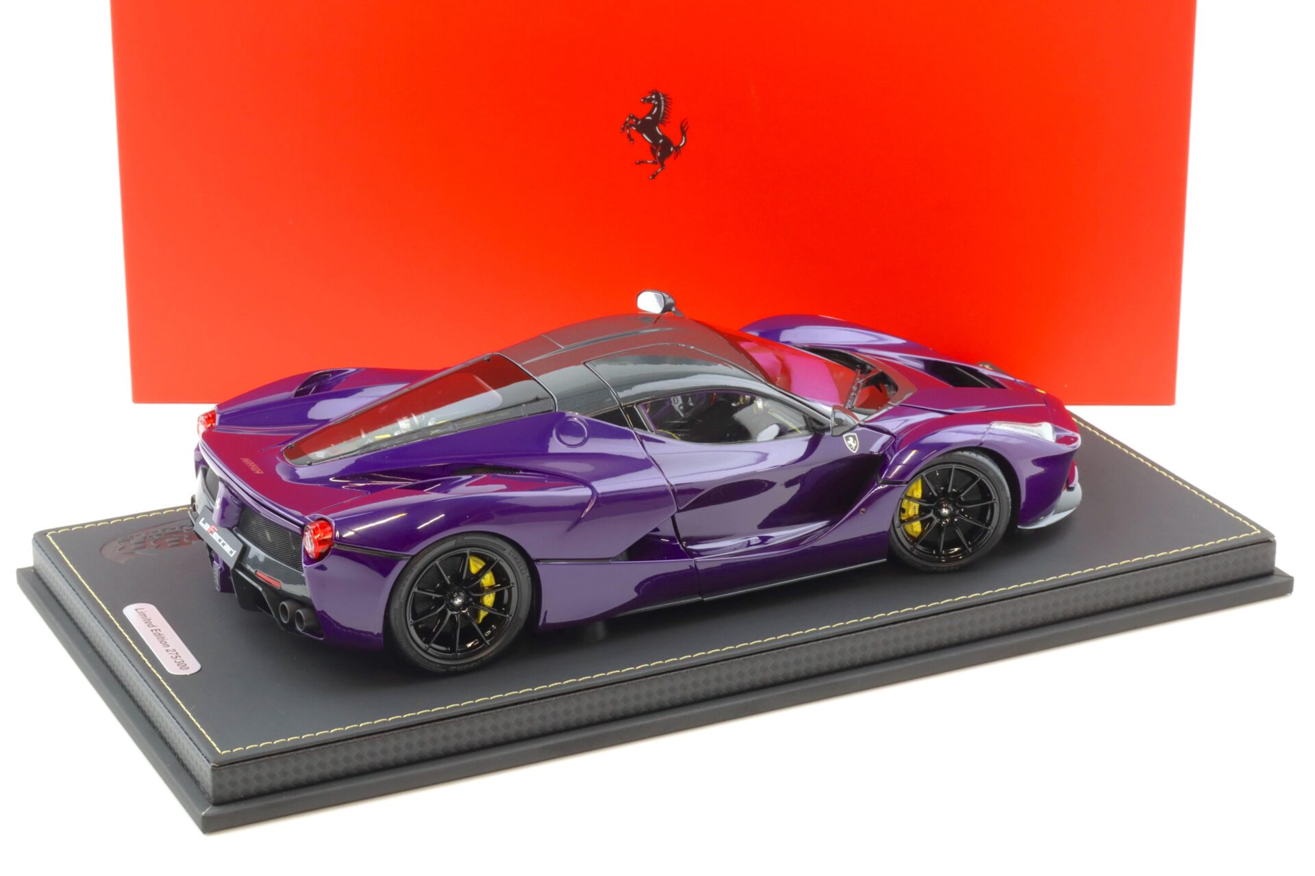 1:18 BBR Ferrari LaFerrari purple Dubai/ Viola Vio 2012 with Showcase - Limited 300 pcs.