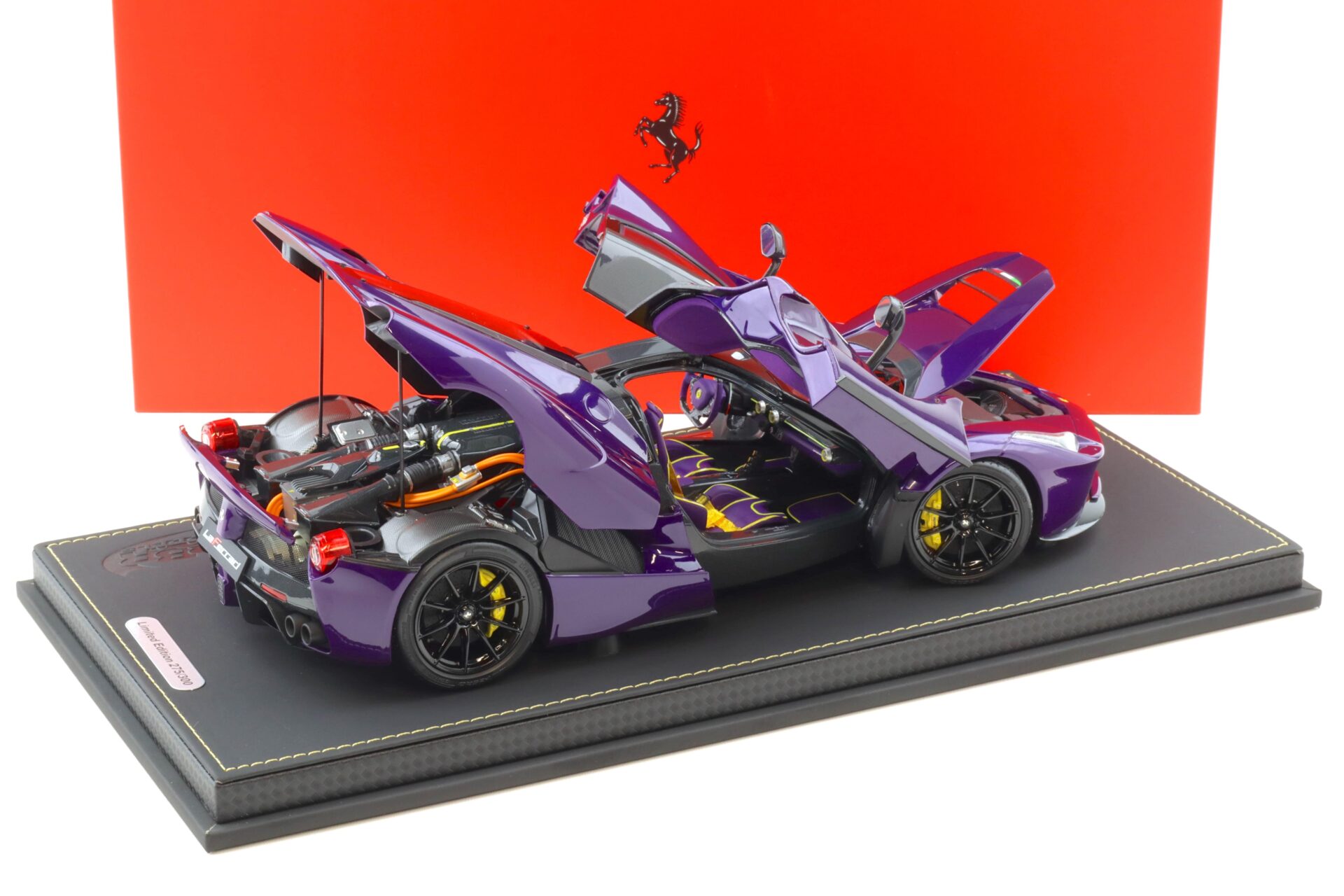 1:18 BBR Ferrari LaFerrari purple Dubai/ Viola Vio 2012 with Showcase - Limited 300 pcs.