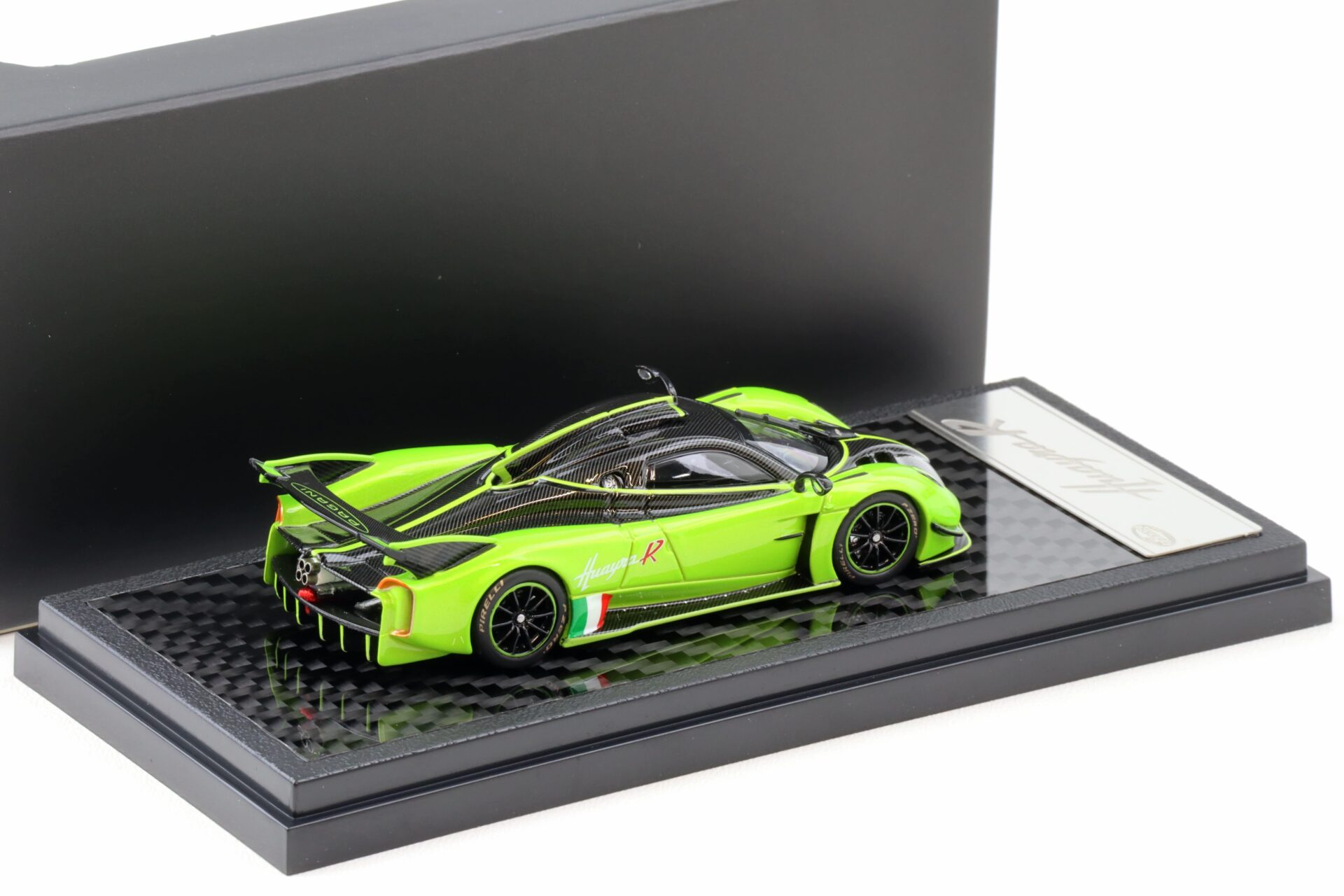 1:64 LCD Models Pagani Huayra R 2021 green/ Carbon LCD64028-GR