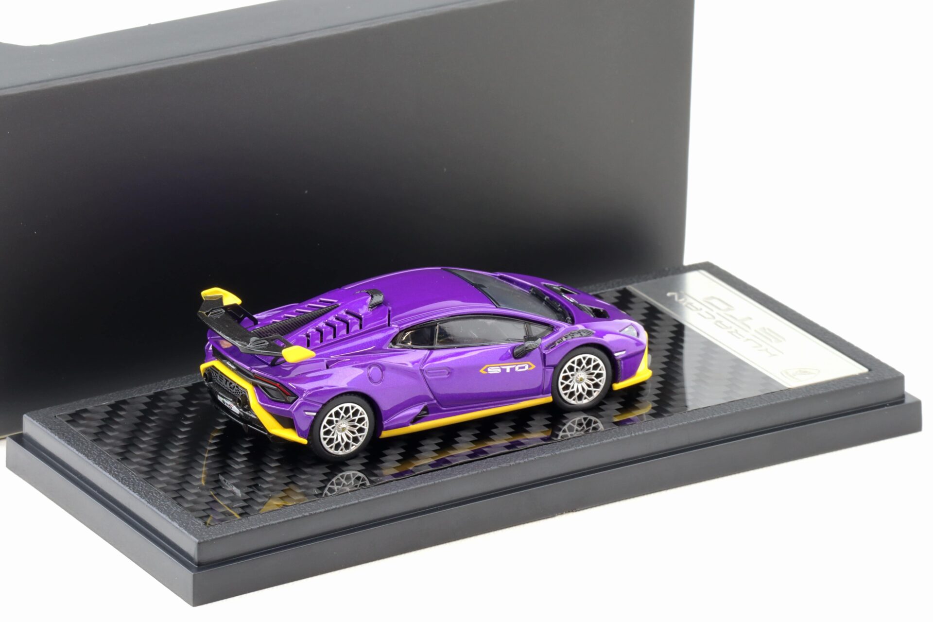 1:64 LCD Models Lamborghini Huracan STO Coupe purple metallic LCD64043-PU