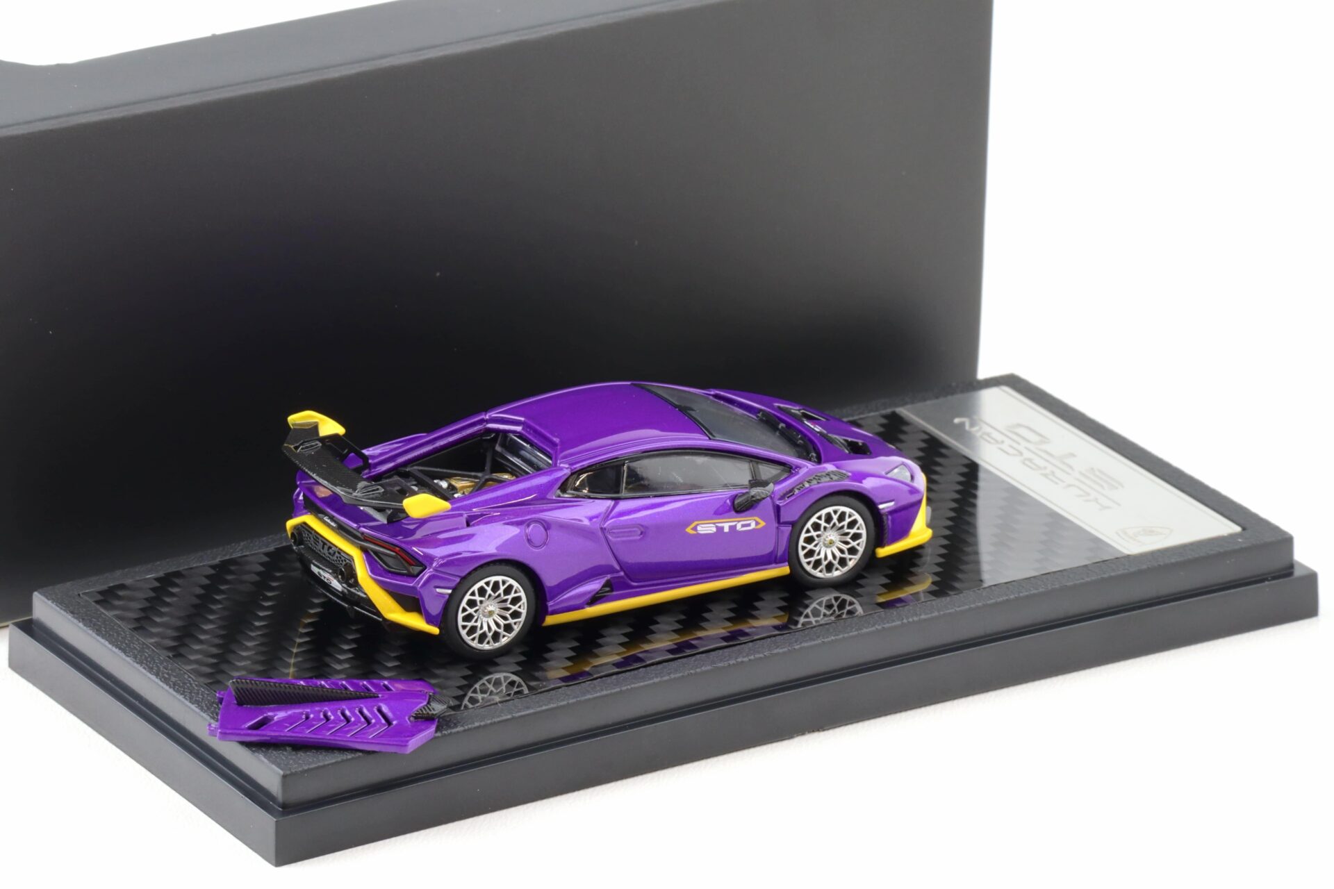 1:64 LCD Models Lamborghini Huracan STO Coupe purple metallic LCD64043-PU