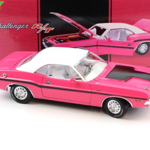1:18 Greenlight 1970 Dodge Challenger R/T 440 Six Pack Coupe Panther pink