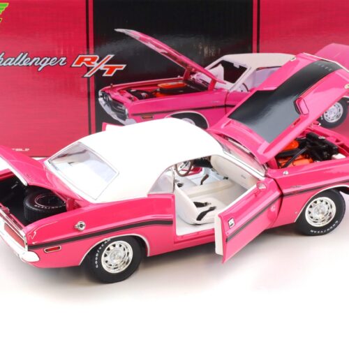 1:18 Greenlight 1970 Dodge Challenger R/T 440 Six Pack Coupe Panther pink
