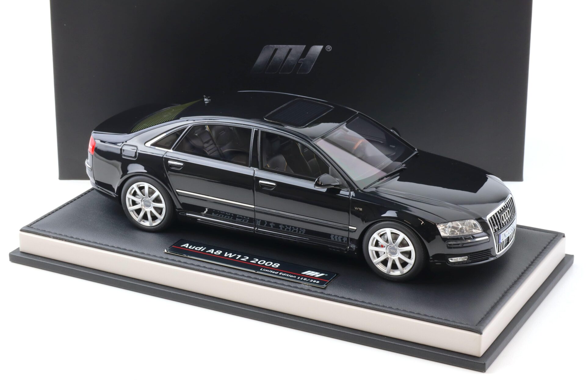 1:18 Motorhelix Resin Audi A8 W12 Limousine 2008 Brilliant black MH030BK