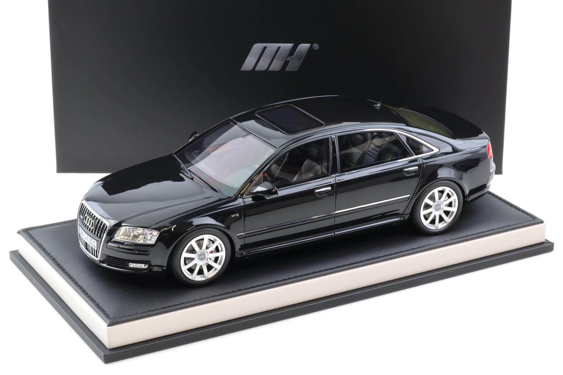 1:18 Motorhelix Resin Audi A8 W12 Limousine 2008 Brilliant black MH030BK