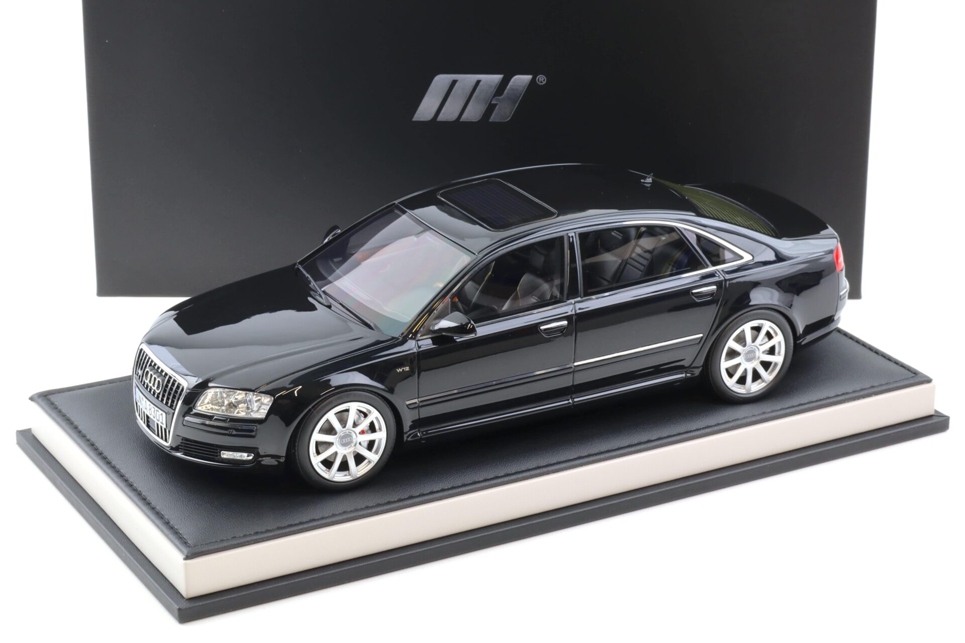 1:18 Motorhelix Resin Audi A8 W12 Limousine 2008 Brilliant black MH030BK