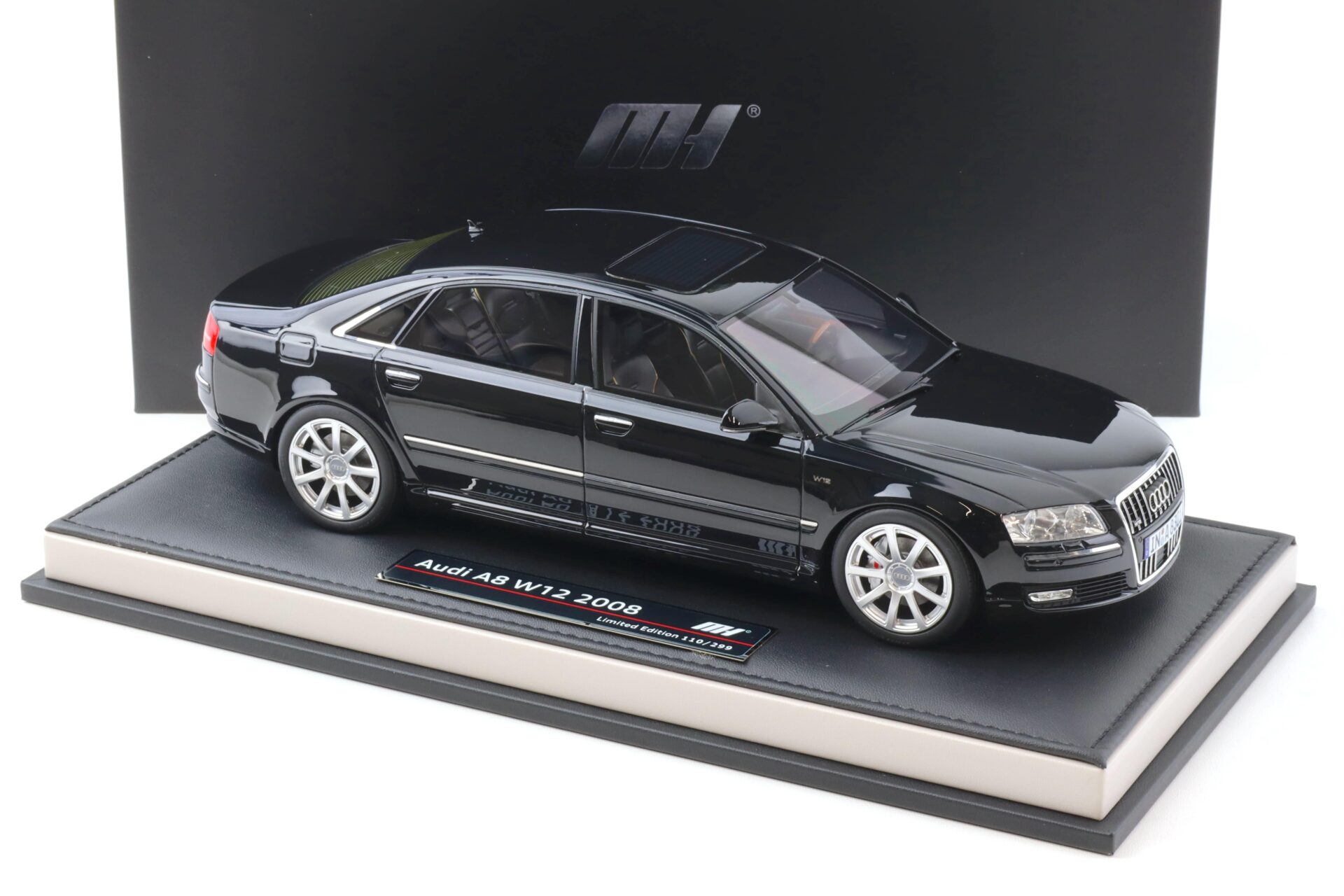 1:18 Motorhelix Resin Audi A8 W12 Limousine 2008 Brilliant black MH030BK