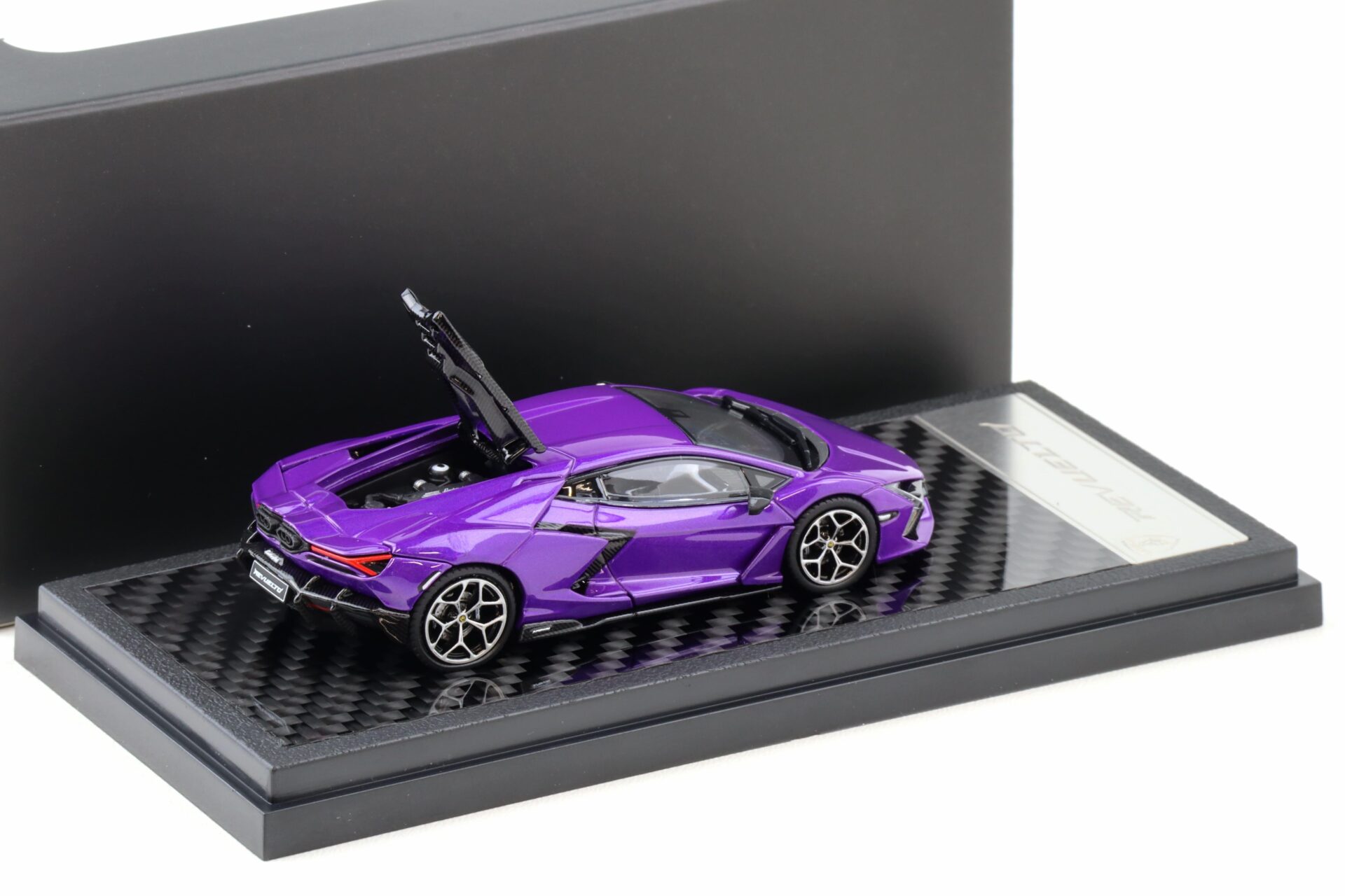 1:64 LCD Models Lamborghini Revuelto Coupe purple metallic LCD64042-PU