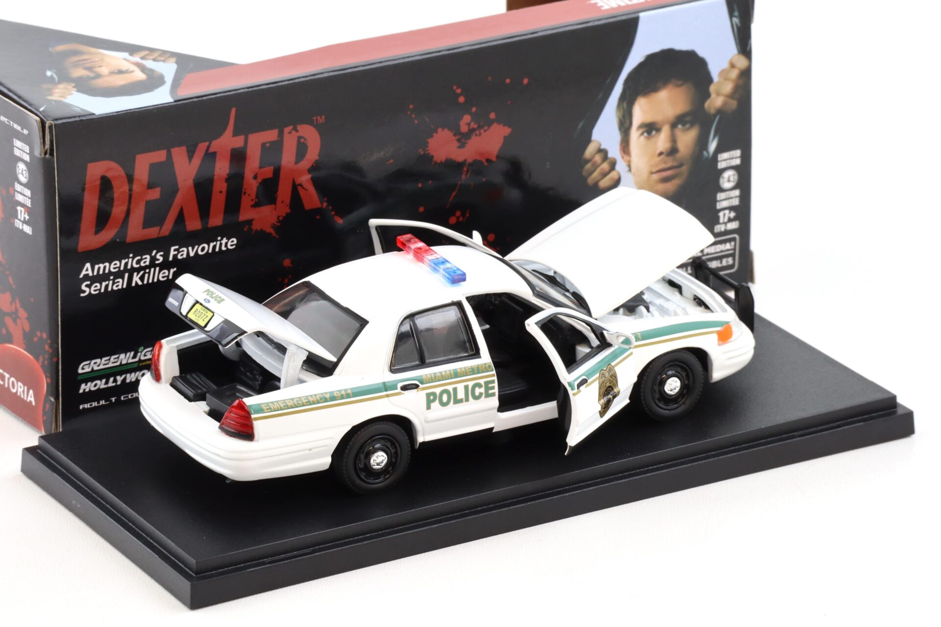1:43 Greenlight 2001 Ford Crown Victoria Miami Metro Police DEXTER white